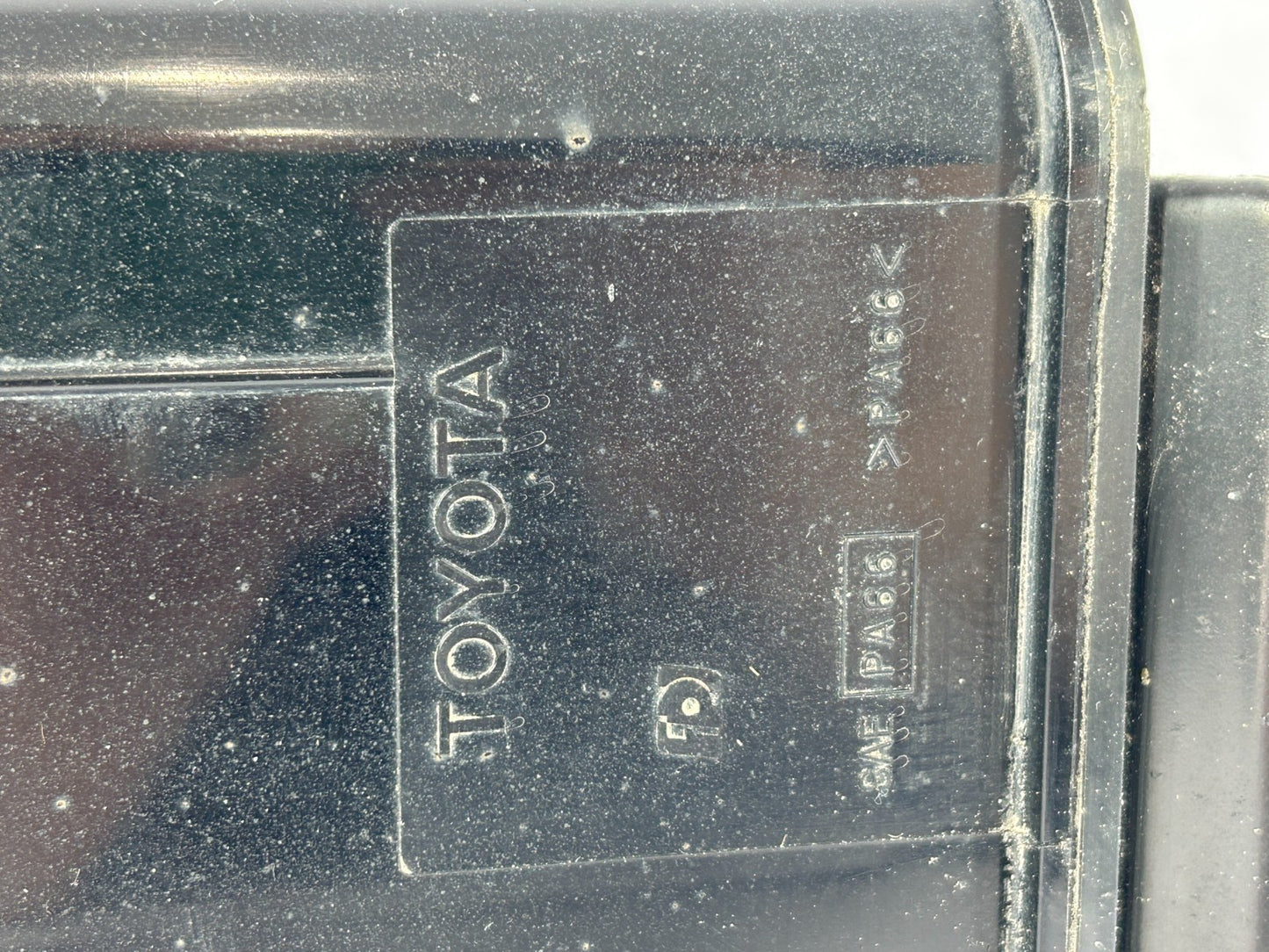 2003-2005 Toyota Matrix Fuel Vapor Charcoal Canister Assembly OEM 77740-02121