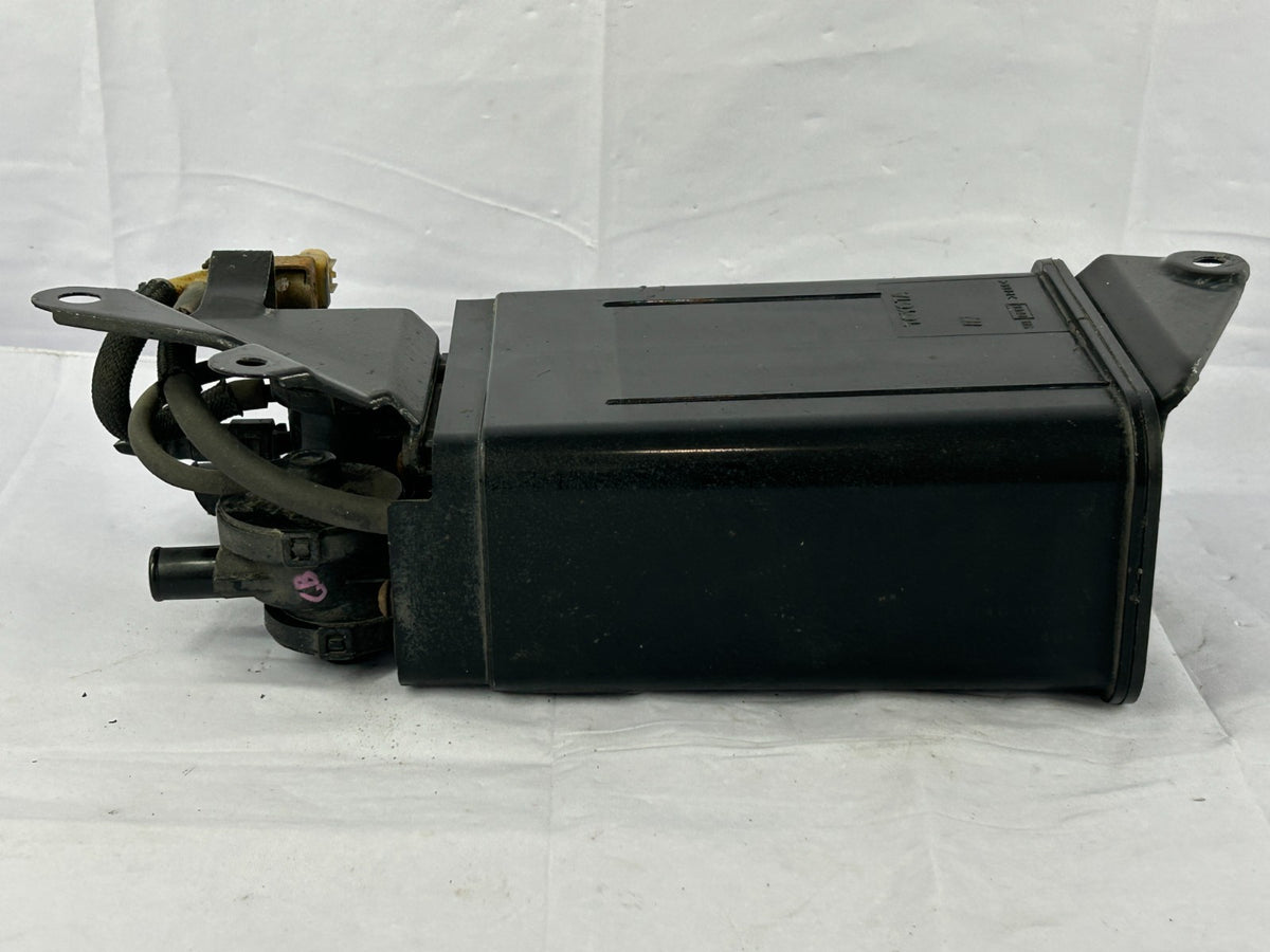 2003-2005 Toyota Matrix Fuel Vapor Charcoal Canister Assembly OEM 77740-02121