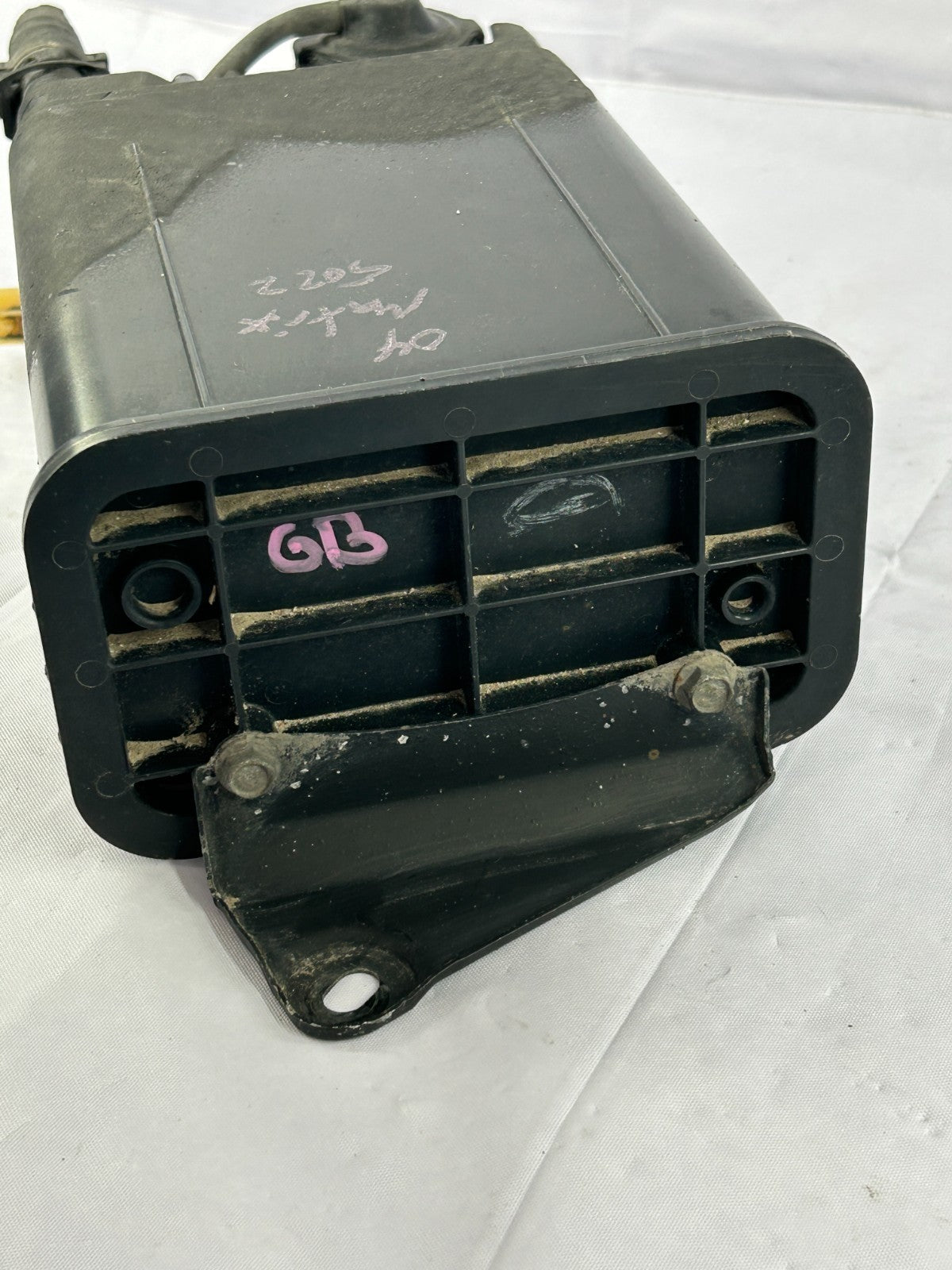 2003-2005 Toyota Matrix Fuel Vapor Charcoal Canister Assembly OEM 77740-02121