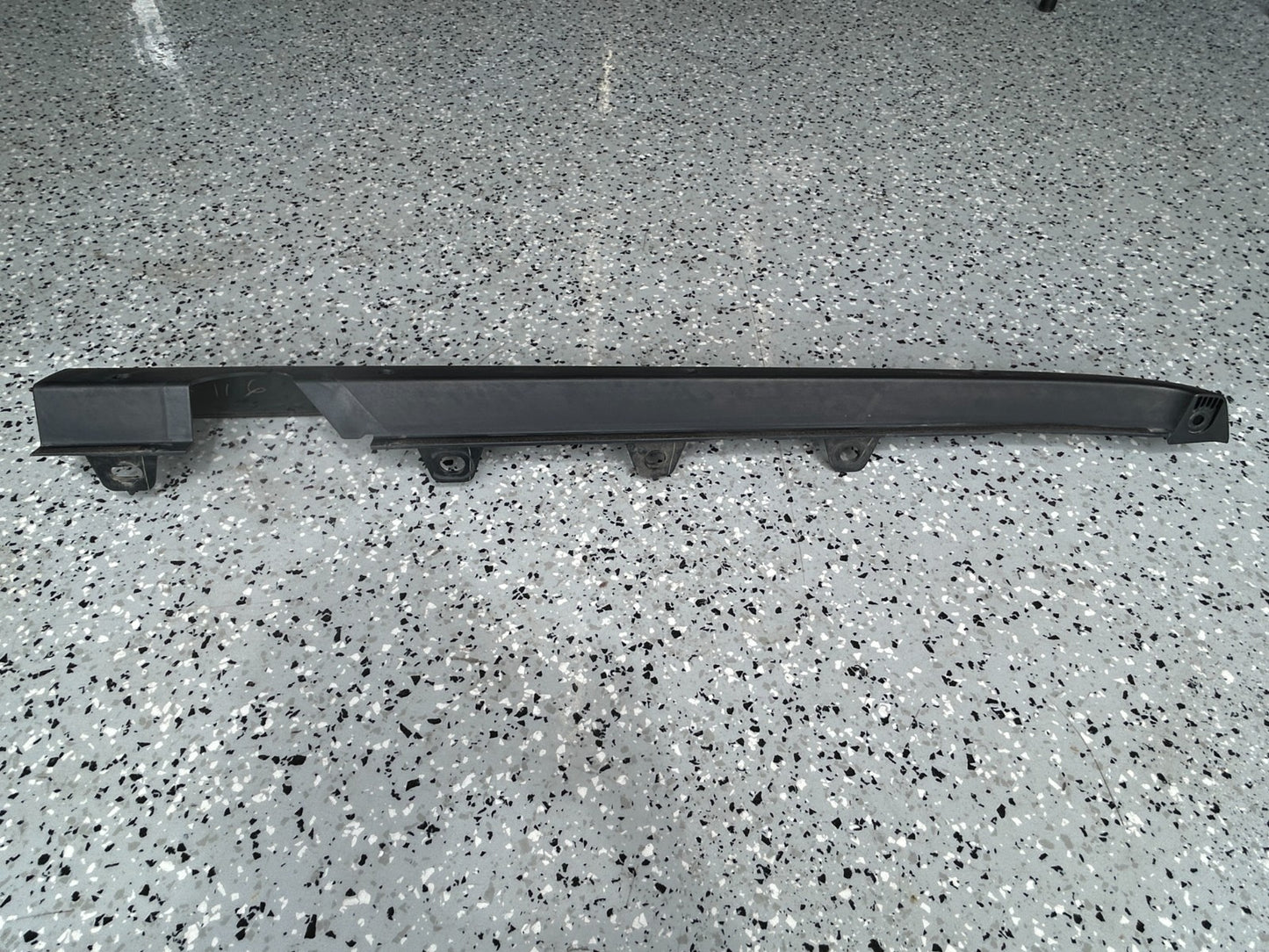2003 - 2006 Subaru Baja Right Passenger Side Lower Molding Trim OEM 91046AE03A