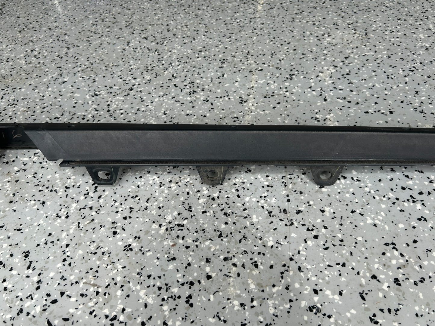 2003 - 2006 Subaru Baja Right Passenger Side Lower Molding Trim OEM 91046AE03A