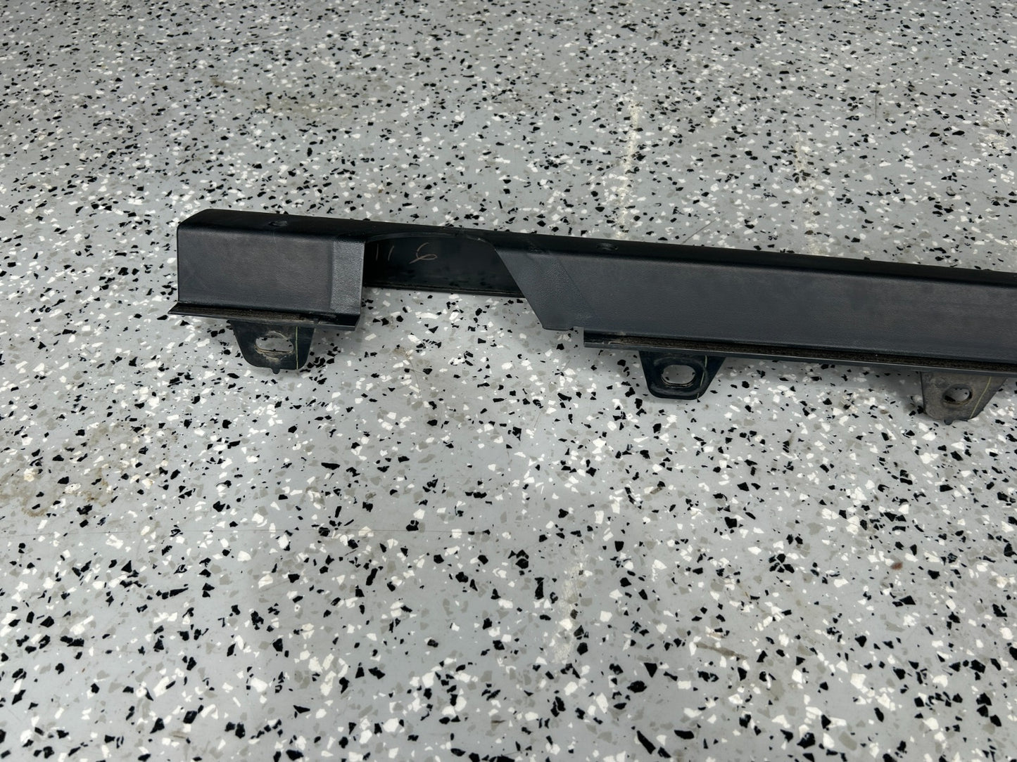 2003 - 2006 Subaru Baja Right Passenger Side Lower Molding Trim OEM 91046AE03A
