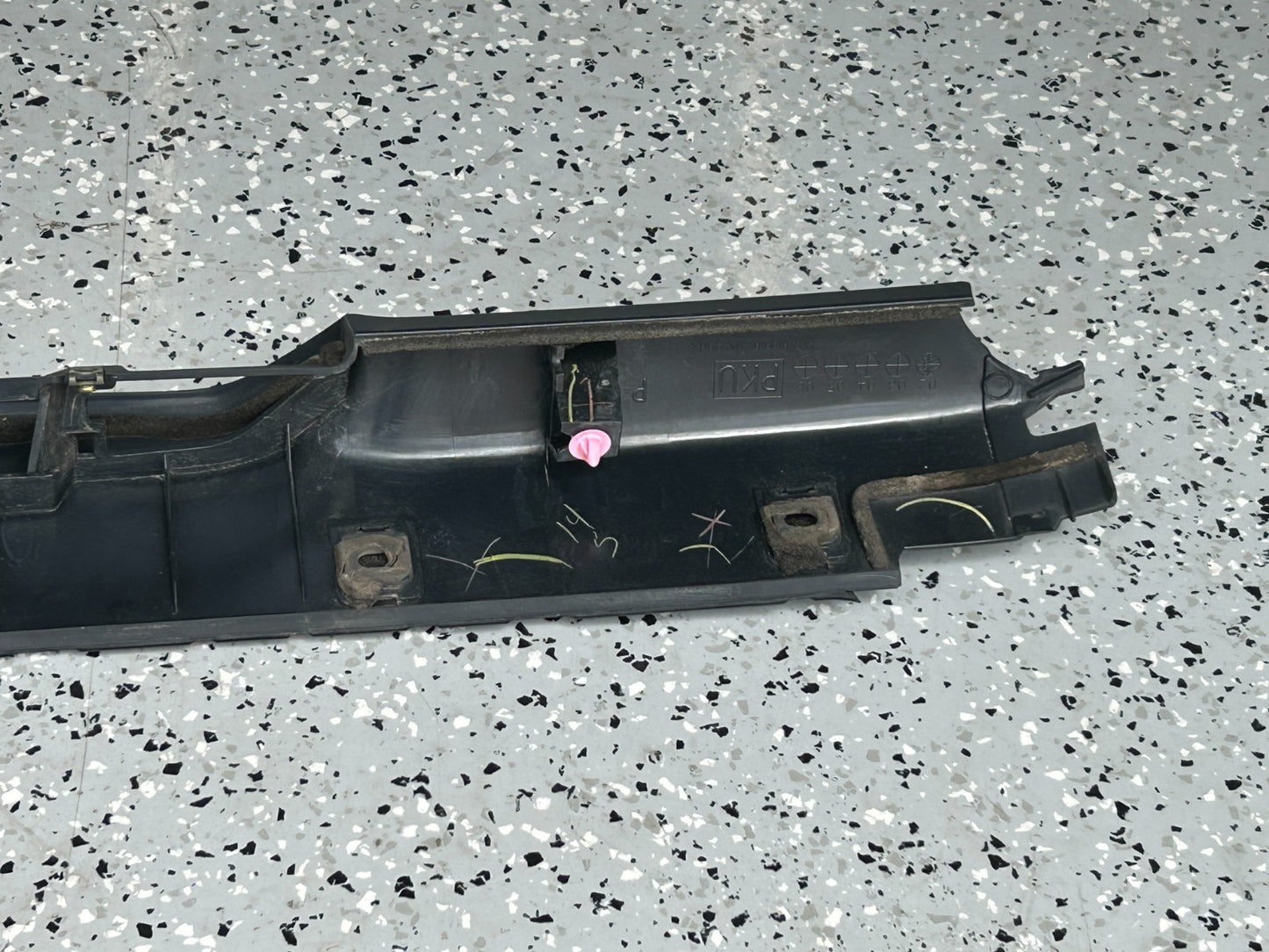 2003-2006 Subaru Baja Third Brake Stop Light Lamp Upper Trim Molding 91046AE10A
