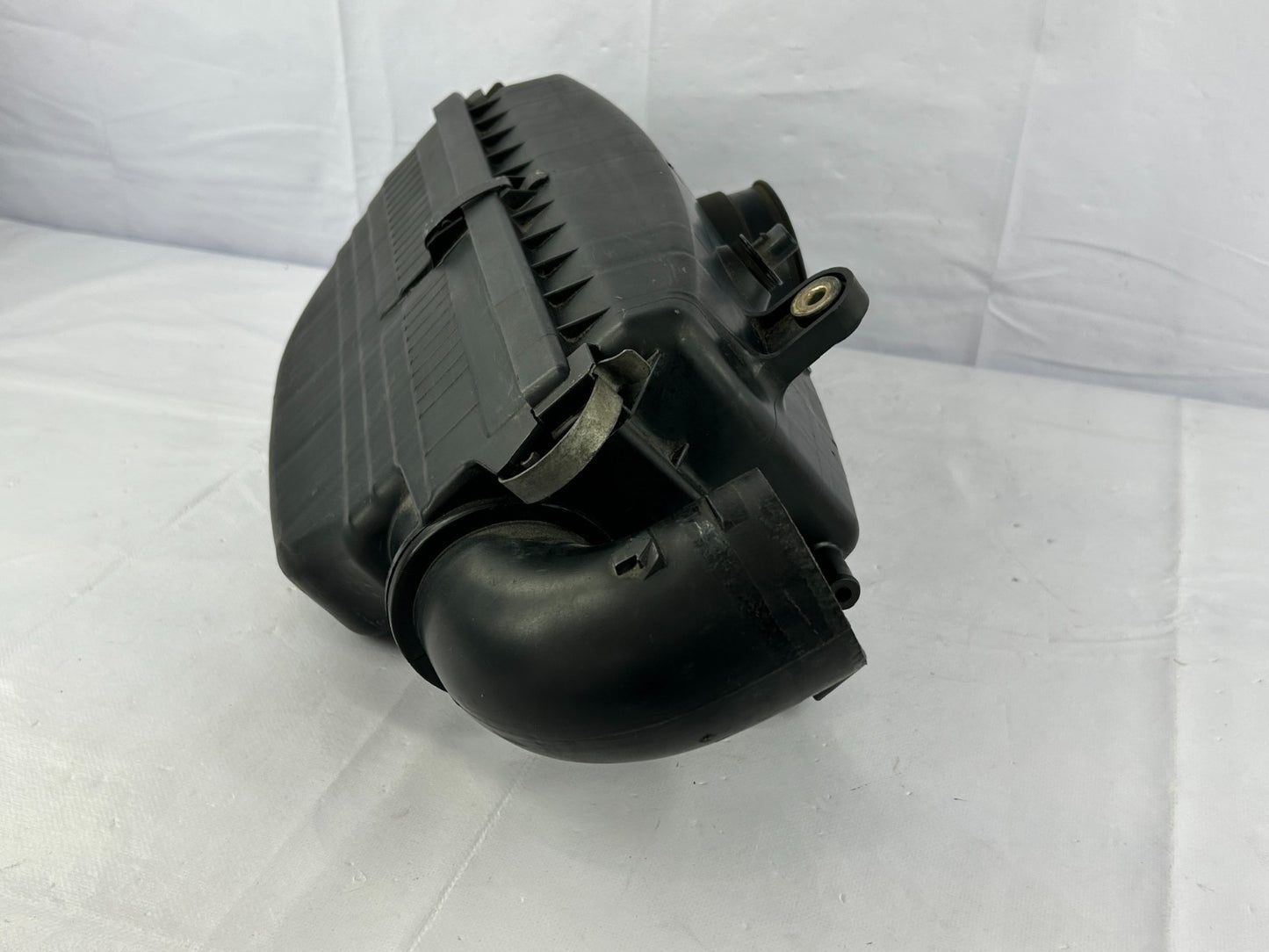 2003-2006 Subaru Baja Front Air Cleaner Filter Box Assembly OEM 16520AA03B