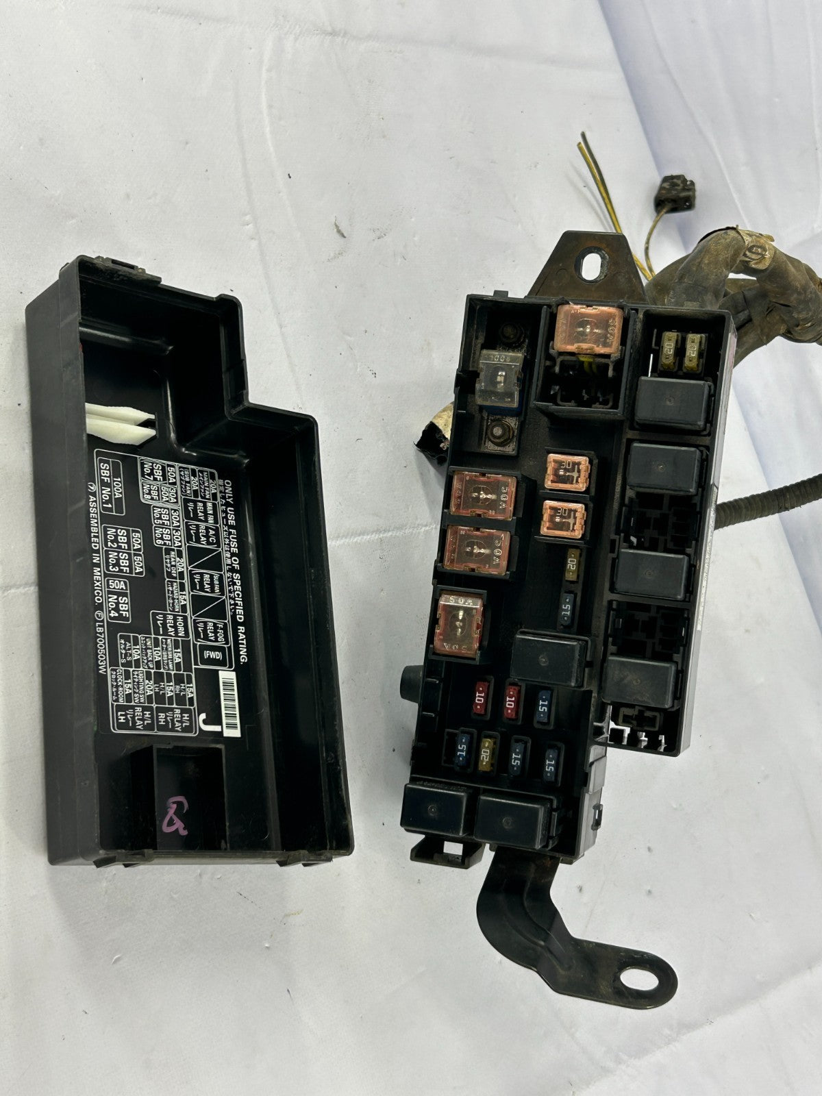 2003-2005 Subaru Baja Engine Compartment Fuse Box Relay Junction OEM 82231AE07A