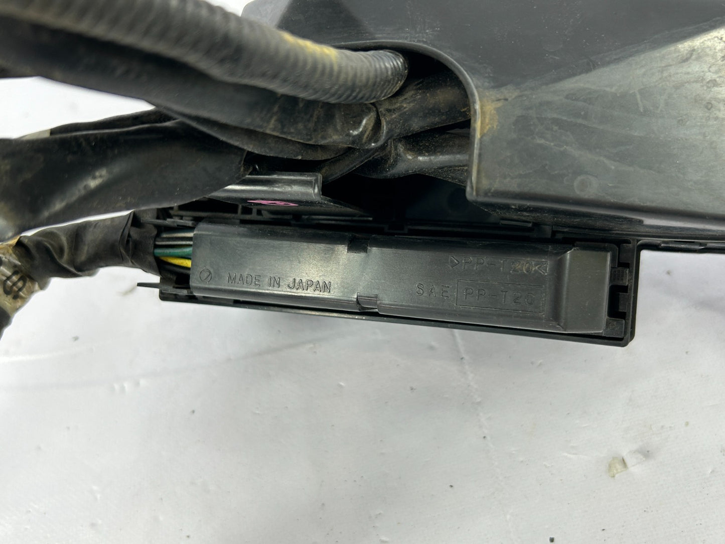 2003-2005 Subaru Baja Engine Compartment Fuse Box Relay Junction OEM 82231AE07A