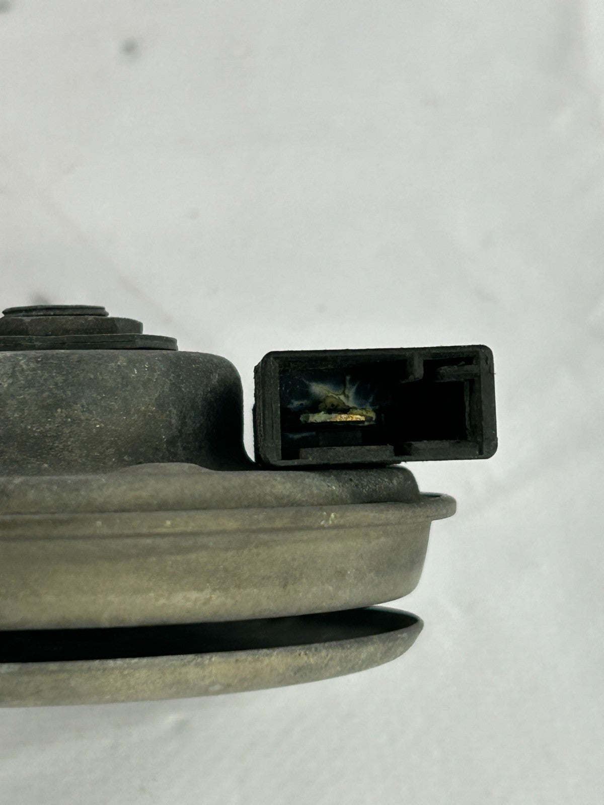 2003-2006 Subaru Baja Low Note Horn Signal Alarm Siren Assembly OEM 86012AE080