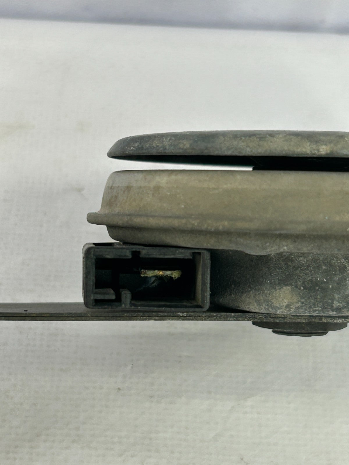 2003-2006 Subaru Baja High Note Horn Signal Alarm Siren Assembly OEM 86012AE090