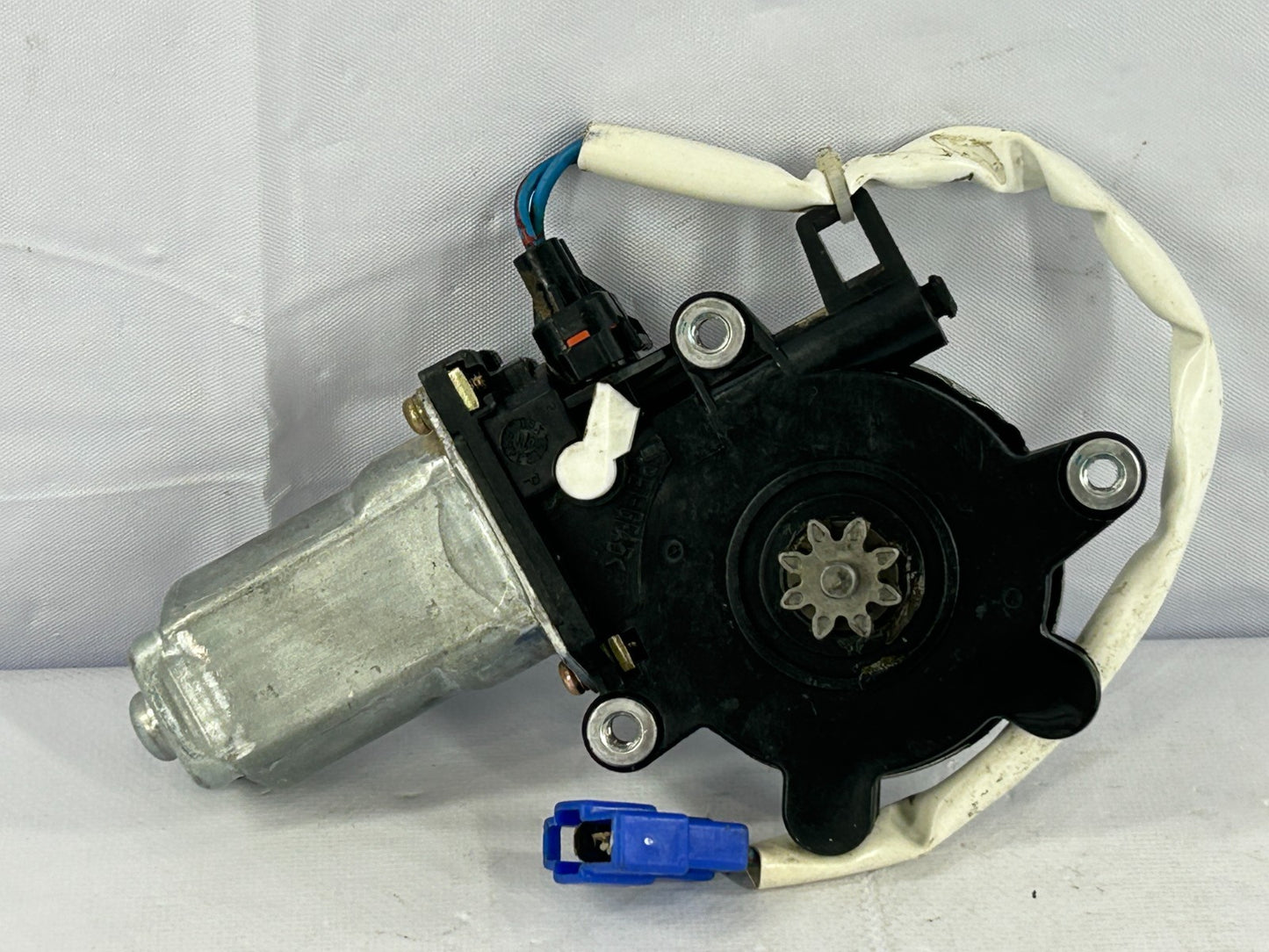 1998-2002 Subaru Forester Rear Right Window Regulator Motor OEM 63113FC100