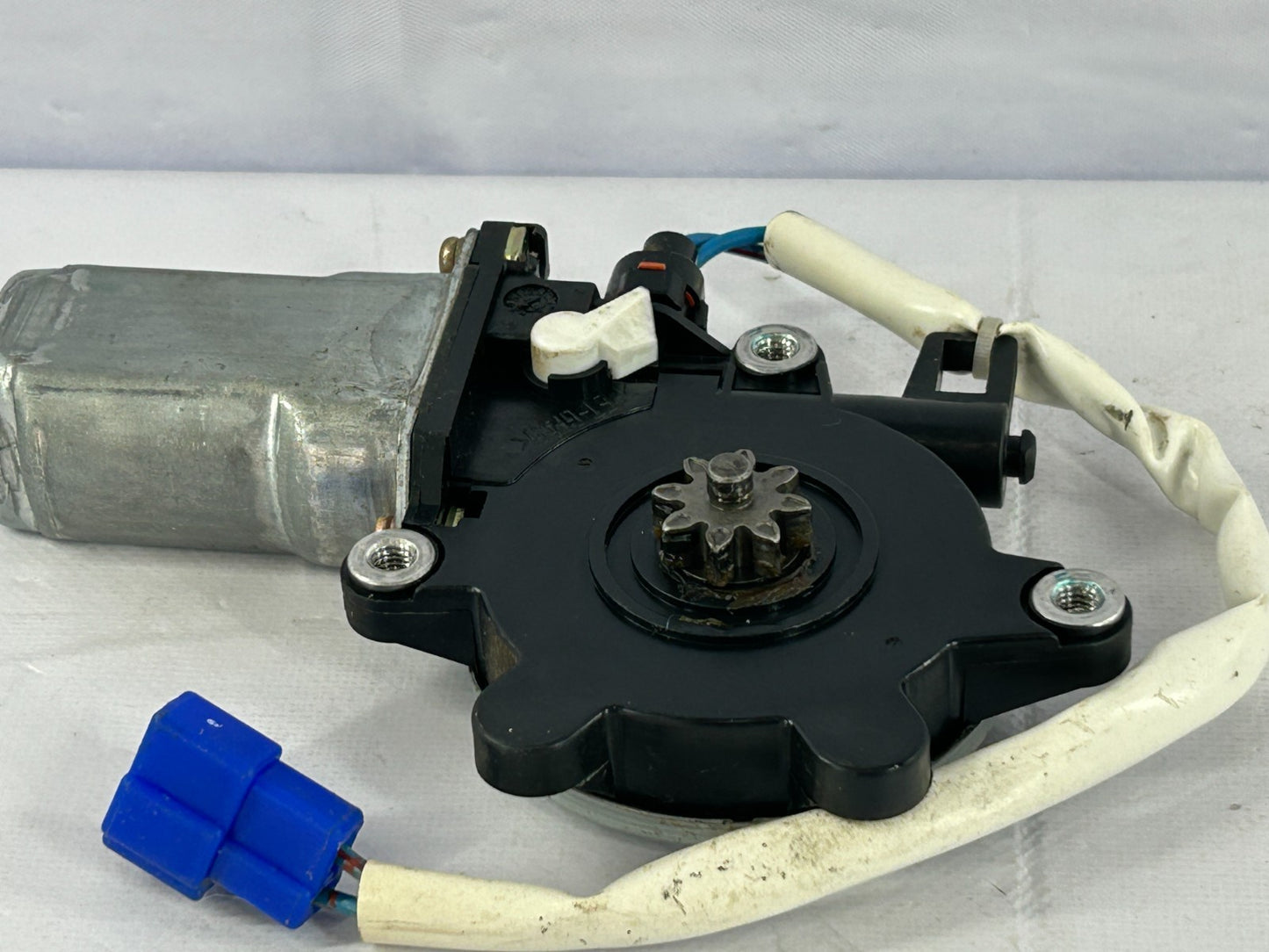 1998-2002 Subaru Forester Rear Right Window Regulator Motor OEM 63113FC100