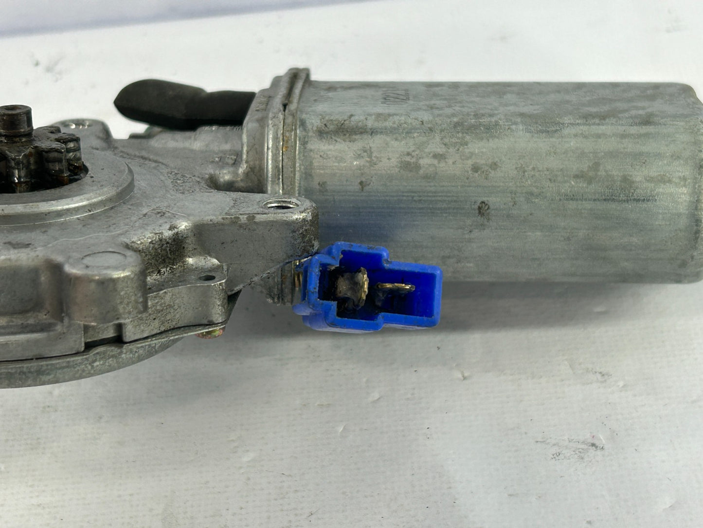 98-02 Subaru Forester Front Left Driver Door Power Window Motor OEM 62113FC110