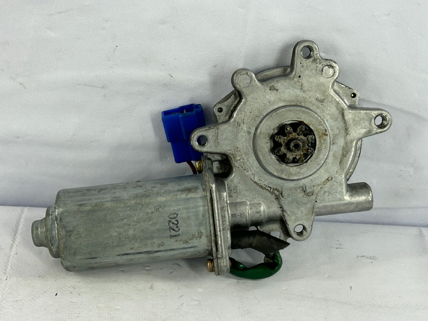 98-02 Subaru Forester Front Left Driver Door Power Window Motor OEM 62113FC110