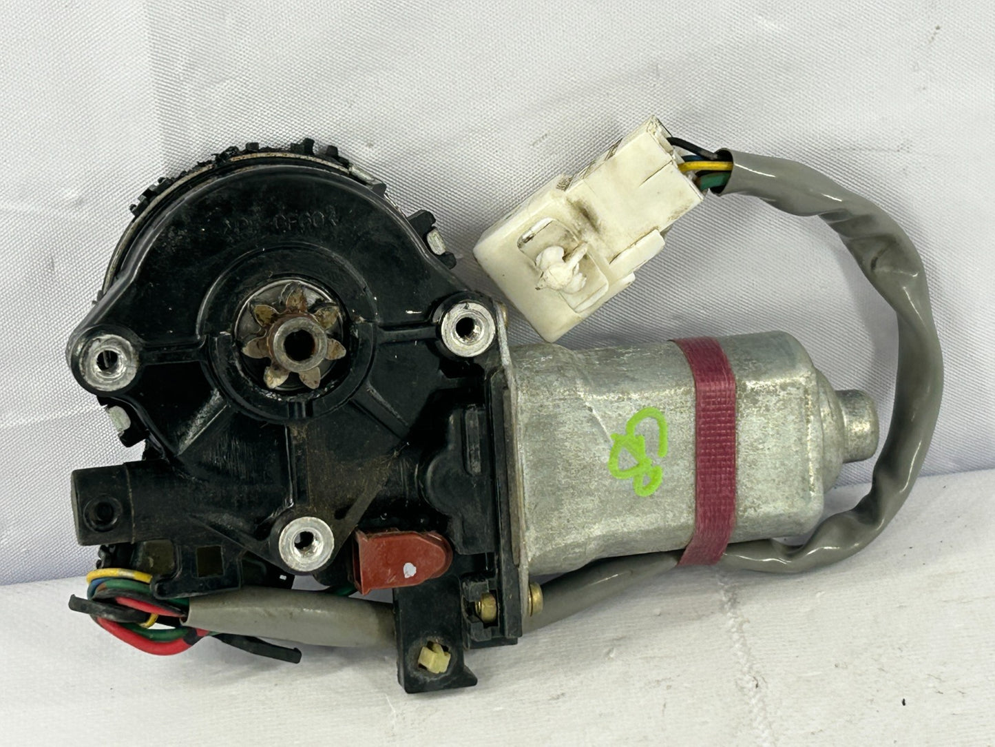 2001-2007 Toyota Sequoia Front Right Door Power Window Motor OEM 85710-34030