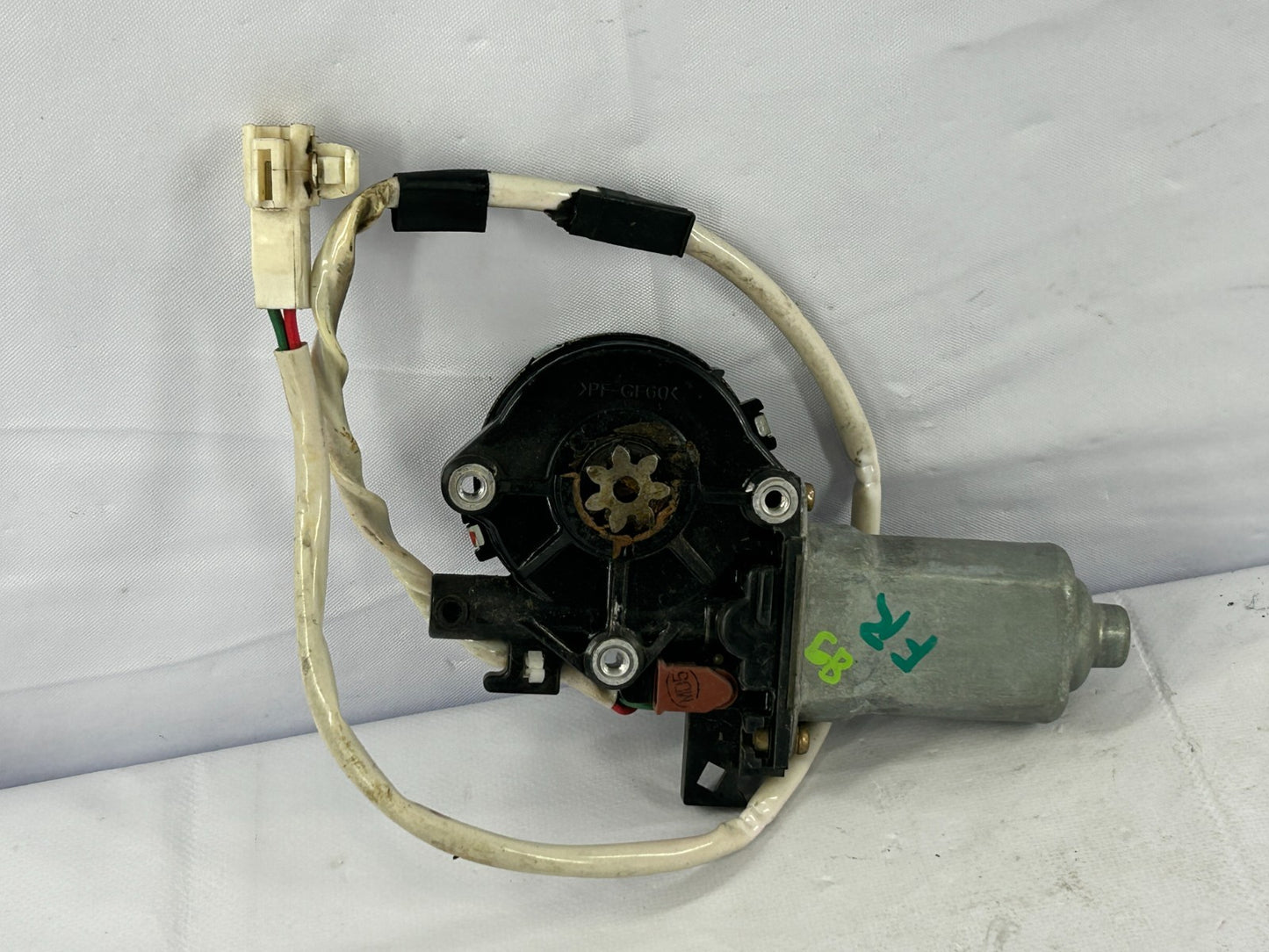 1996-1999 Toyota 4Runner Front Right Side Window Regulator Motor OEM 8571035100