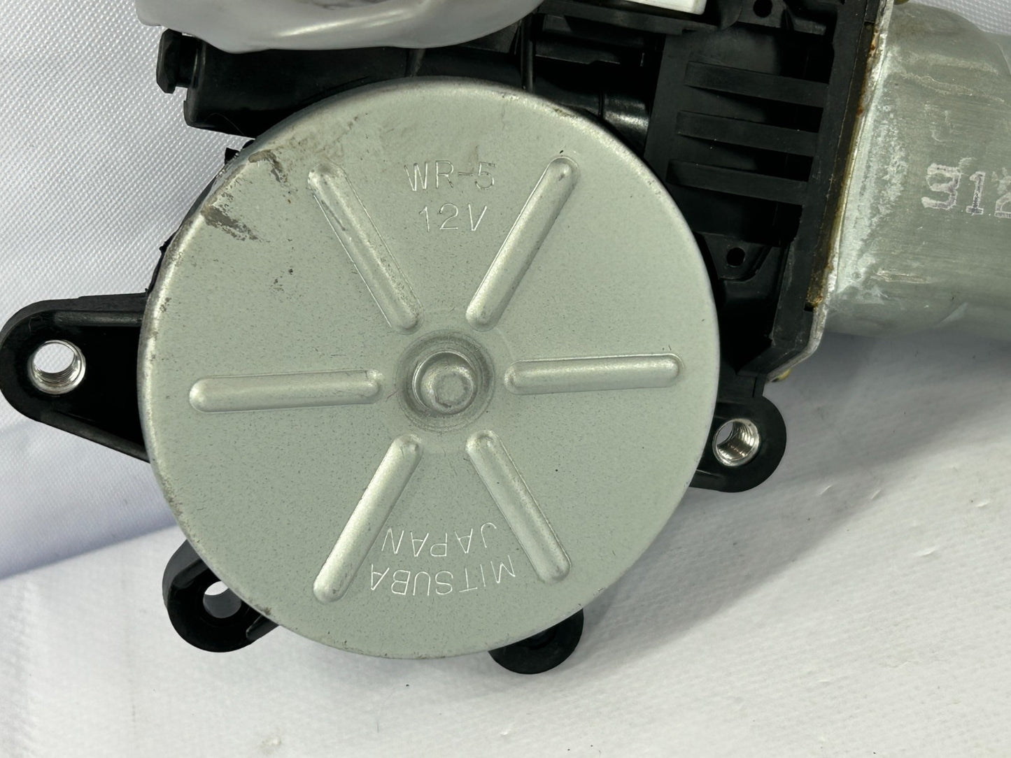 2004-2005 Subaru Forester Rear Right Window Regulator Motor OEM 62188SA001