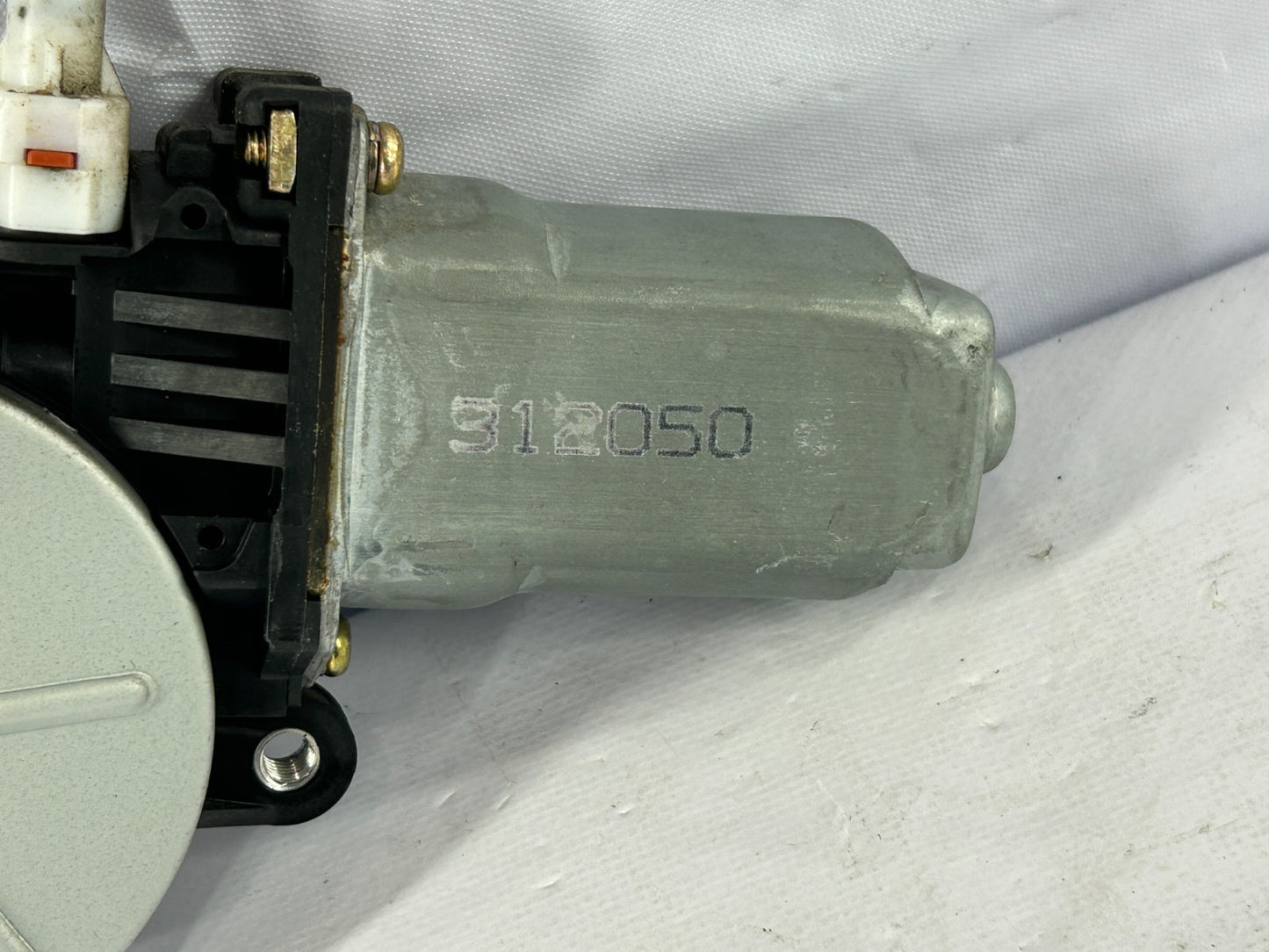 2004-2005 Subaru Forester Rear Right Window Regulator Motor OEM 62188SA001