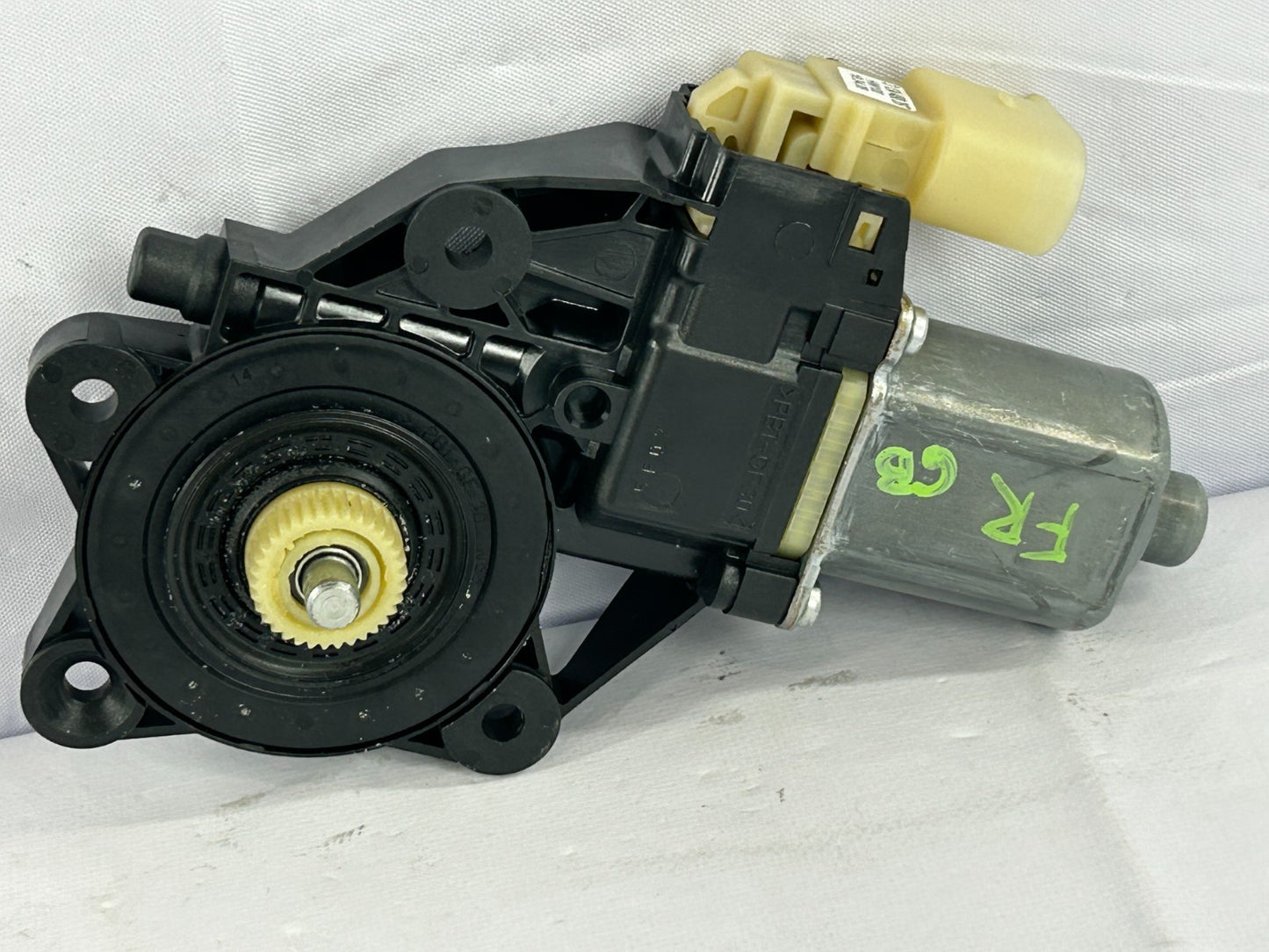 08-14 Mini Cooper Clubman Front Right Window Regulator Motor OEM ⁠ 67622757044