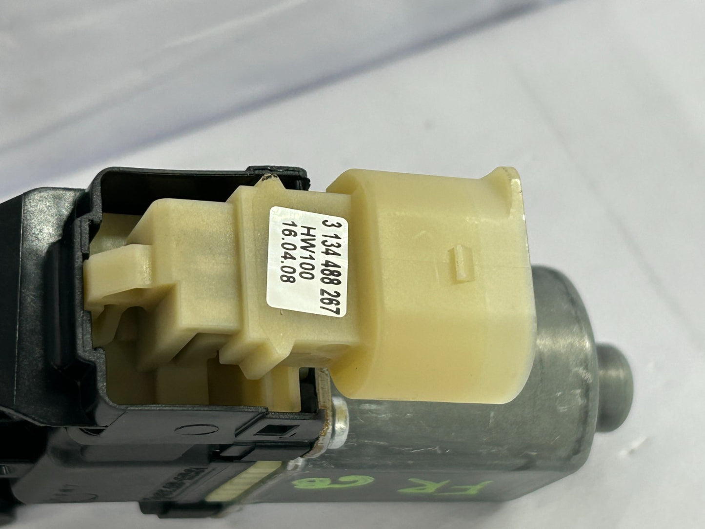 08-14 Mini Cooper Clubman Front Right Window Regulator Motor OEM ⁠ 67622757044
