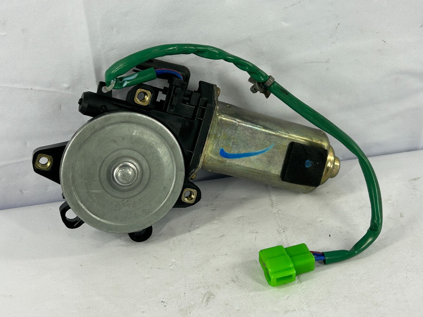 00-04 Subaru Legacy Outback Front Right Window Regulator Motor OEM 61188AE00A