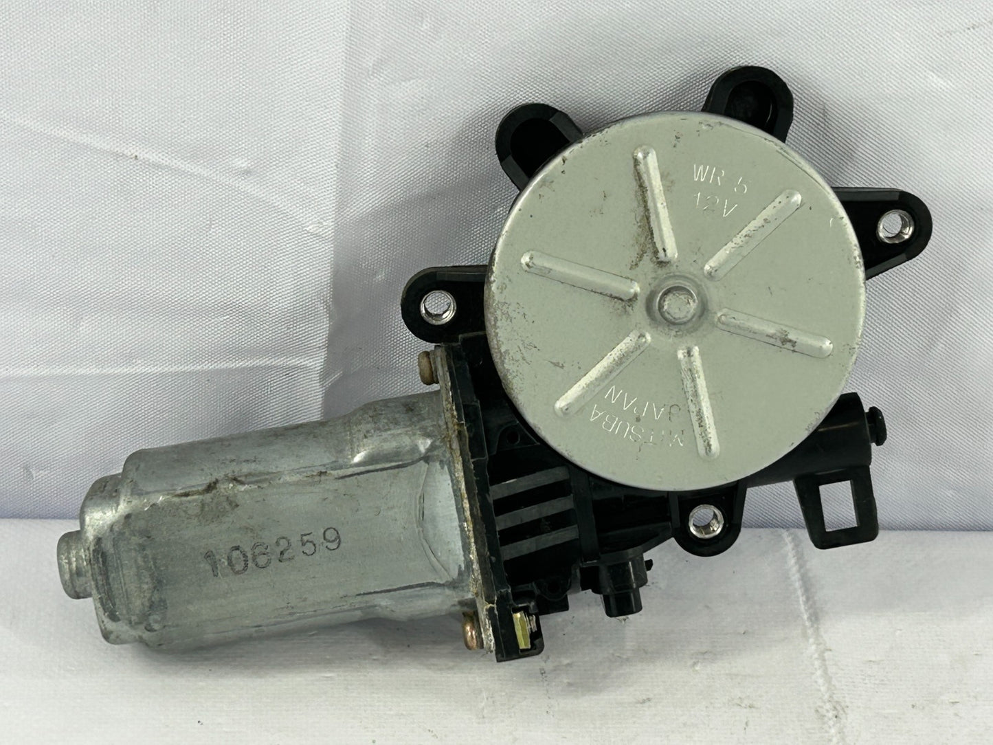 02-07 Subaru Impreza Front Right Door Power Window Motor OEM 61188FE022