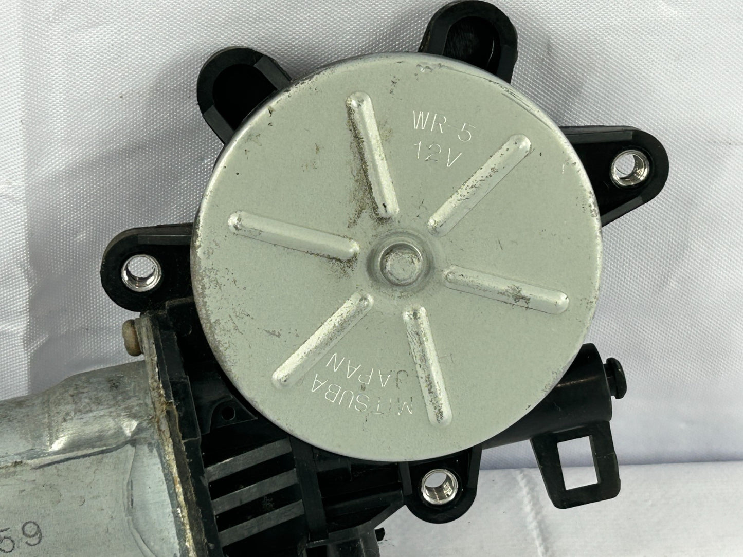 02-07 Subaru Impreza Front Right Door Power Window Motor OEM 61188FE022