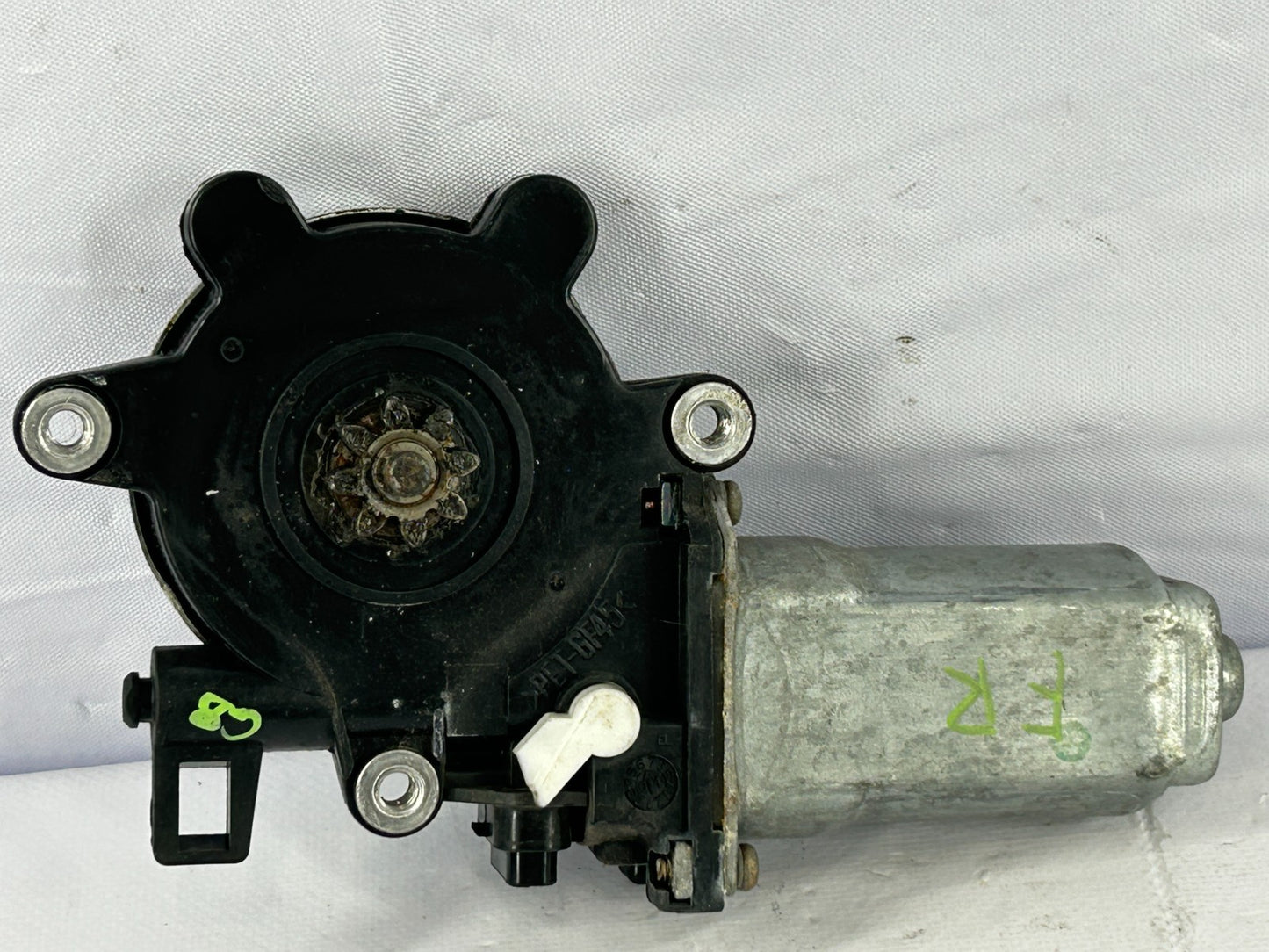 02-07 Subaru Impreza Front Right Door Power Window Motor OEM 61188FE022