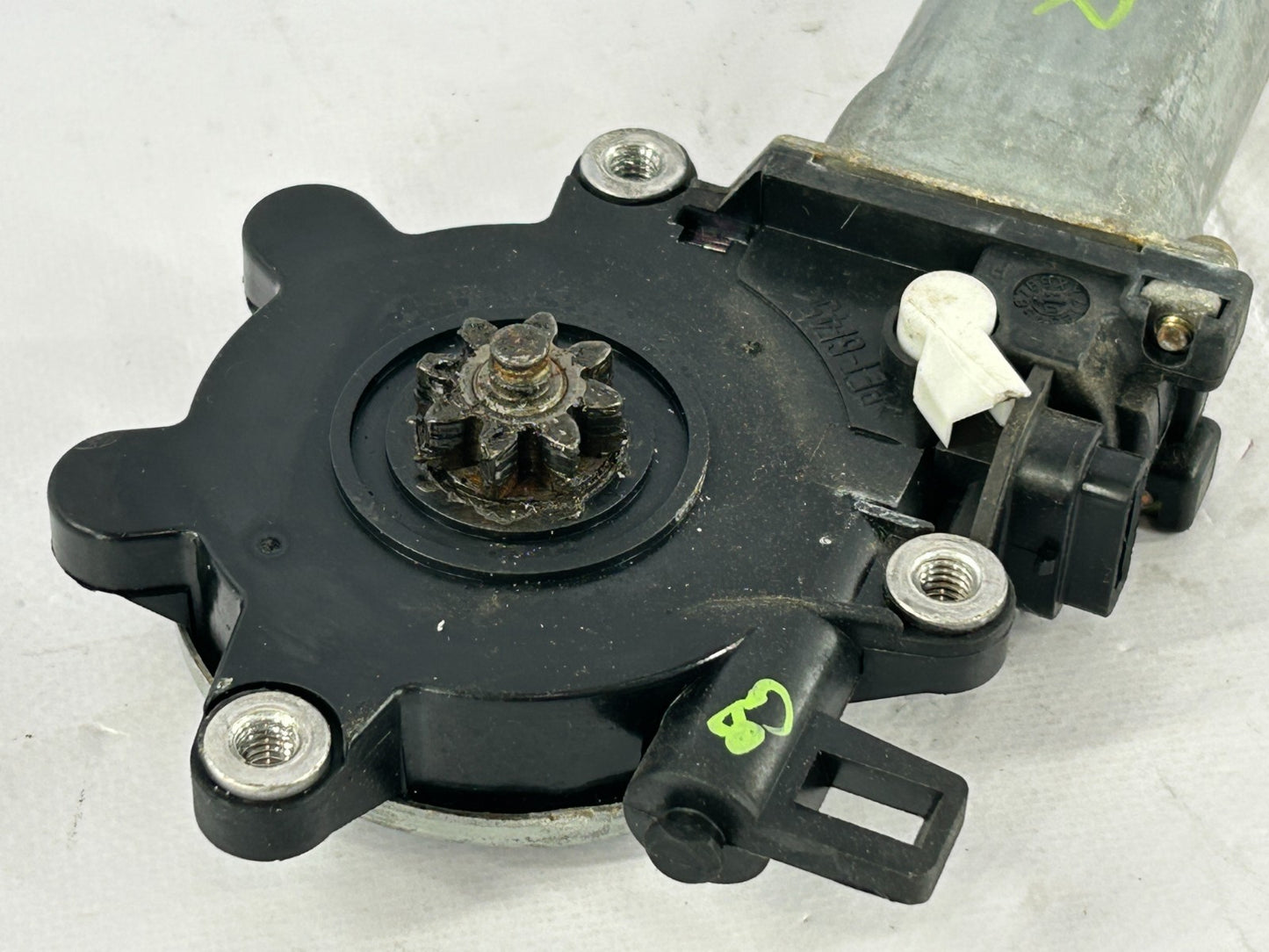 02-07 Subaru Impreza Front Right Door Power Window Motor OEM 61188FE022