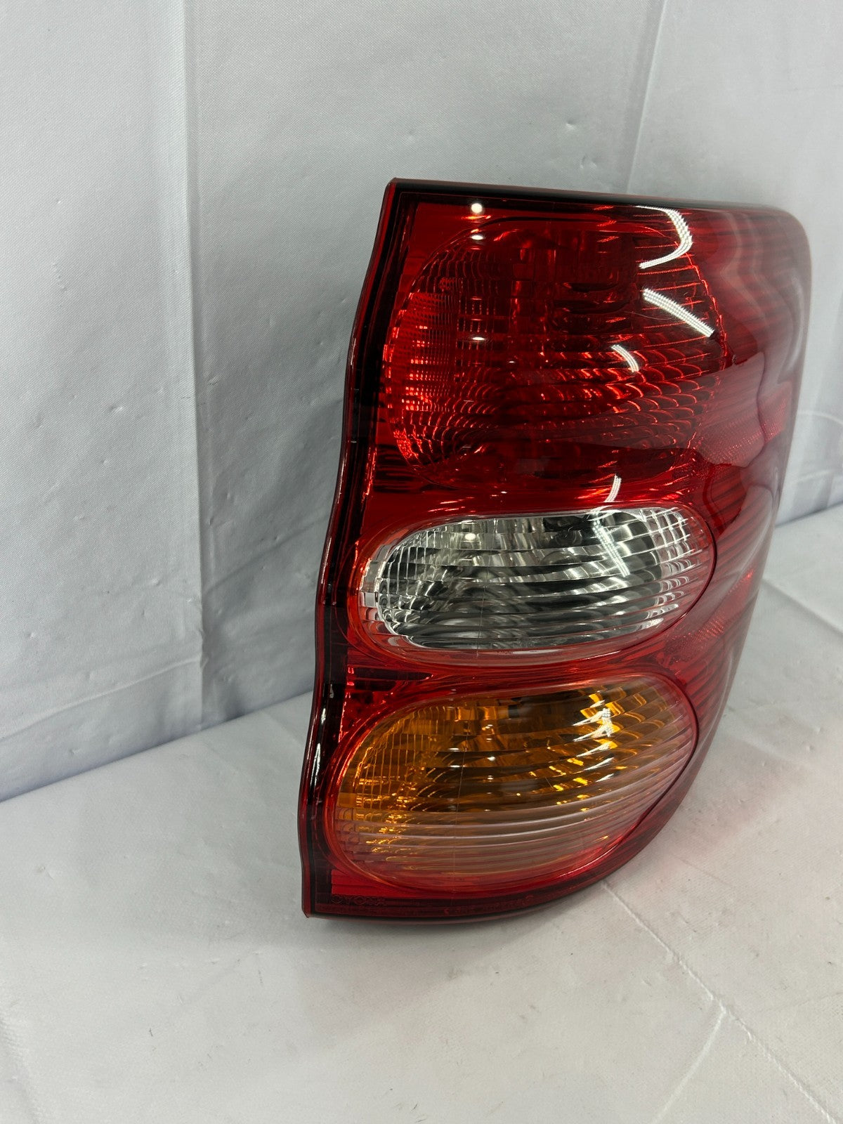 01-04 Toyota Sequoia Right Side Quarter Panel Tail Light Lamp OEM 81550-0C020