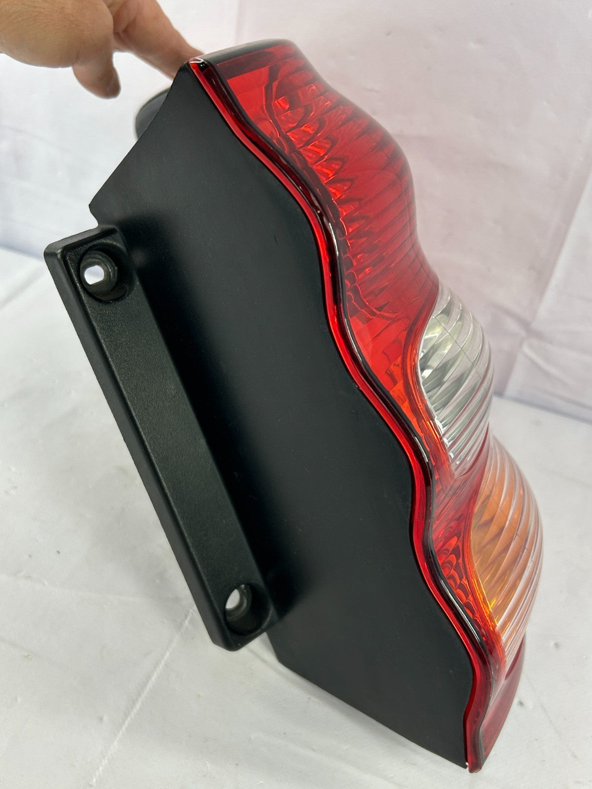 01-04 Toyota Sequoia Right Side Quarter Panel Tail Light Lamp OEM 81550-0C020