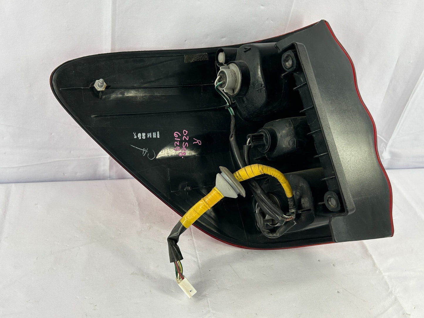 01-04 Toyota Sequoia Right Side Quarter Panel Tail Light Lamp OEM 81550-0C020
