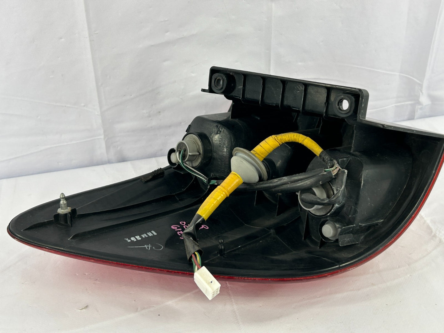 01-04 Toyota Sequoia Right Side Quarter Panel Tail Light Lamp OEM 81550-0C020