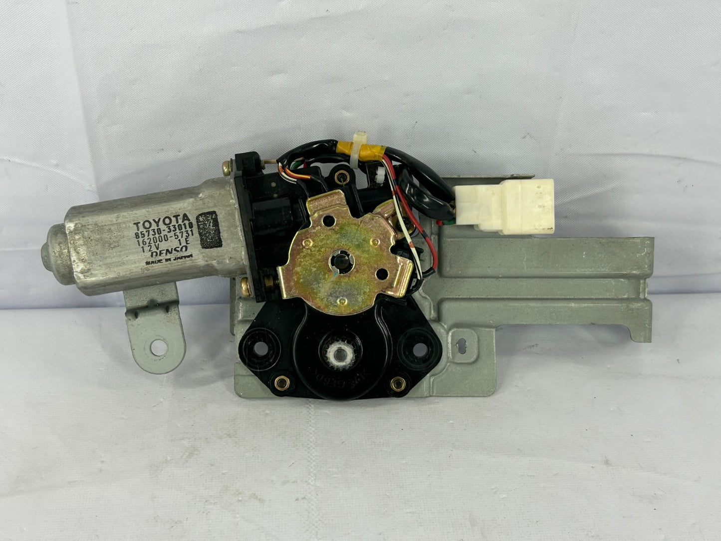 2001-2005 Toyota RAV4 Sunroof Sliding Gear Motor Assembly OEM 63260-42080