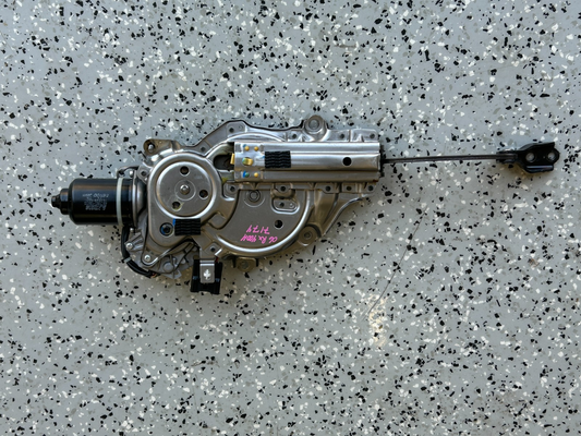 2006-2008 Lexus RX400H Rear Tailgate Power Lift Actuator Motor OEM 68910-0E014