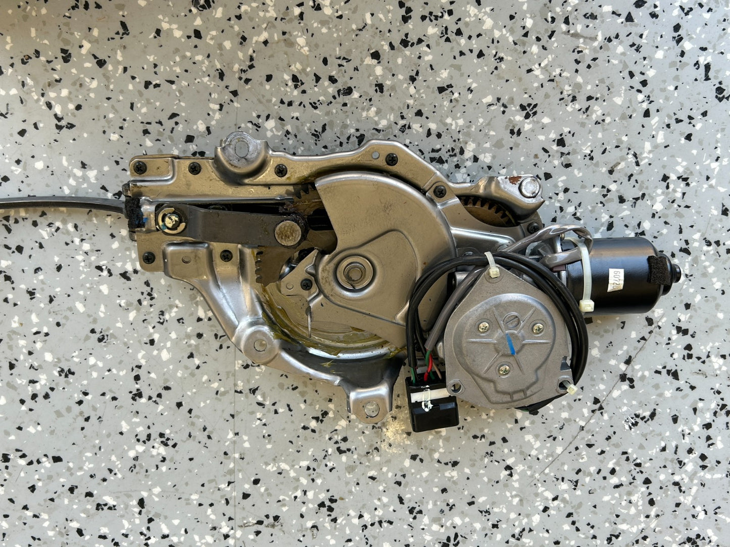 2006-2008 Lexus RX400H Rear Tailgate Power Lift Actuator Motor OEM 68910-0E014
