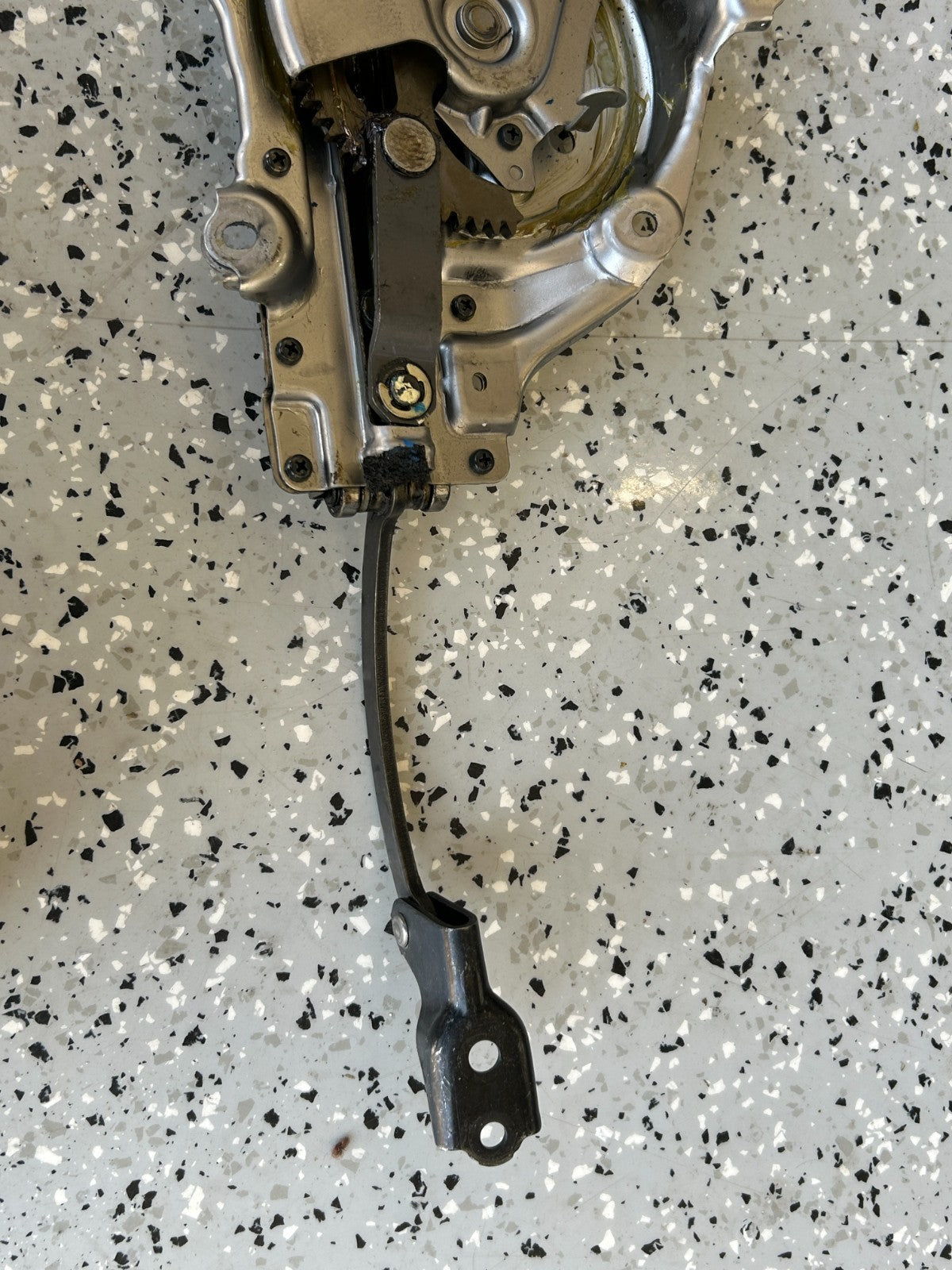 2006-2008 Lexus RX400H Rear Tailgate Power Lift Actuator Motor OEM 68910-0E014