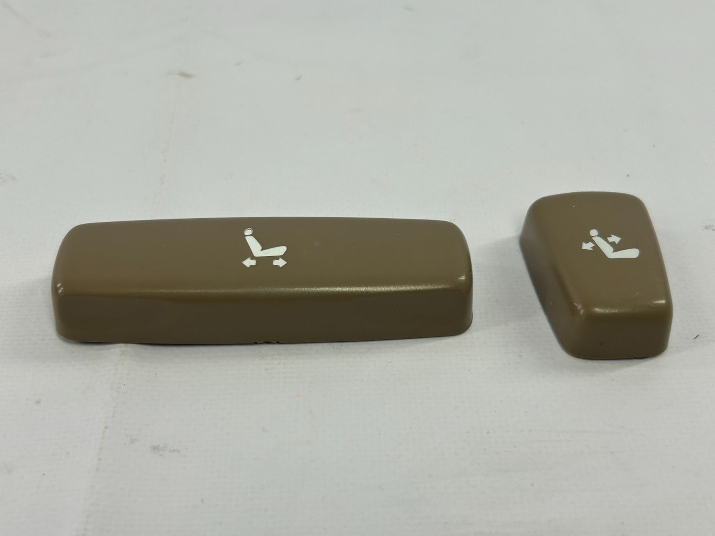 01-05 Toyota Sequoia Right Power Seat Switch Knob Set of 2 OEM 84921-24060-E0