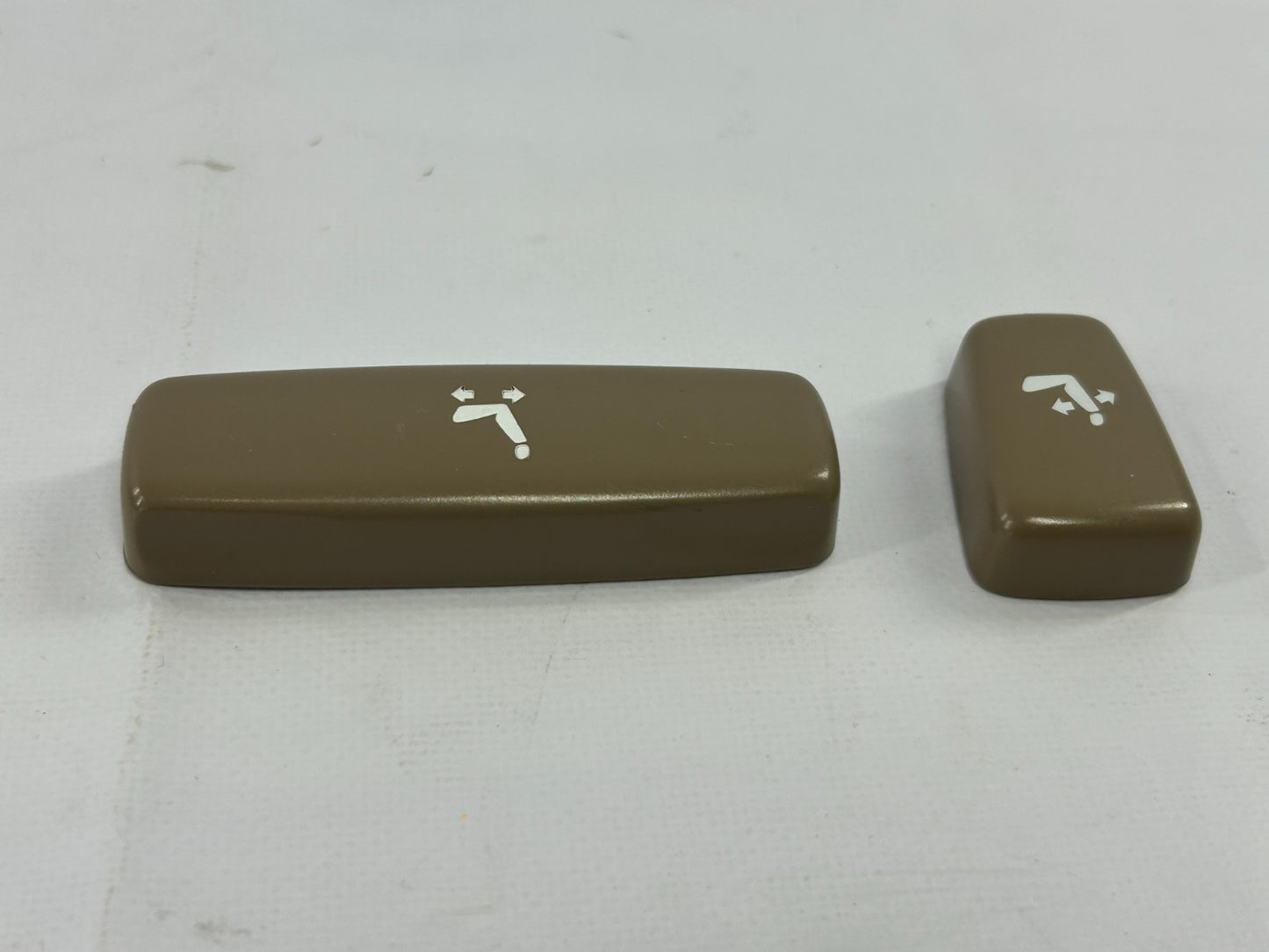 01-05 Toyota Sequoia Right Power Seat Switch Knob Set of 2 OEM 84921-24060-E0