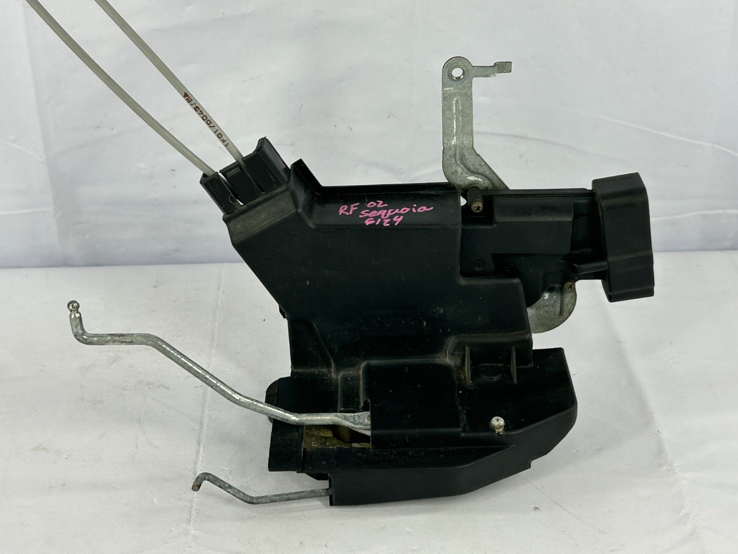 2001-2007 Toyota Sequoia Front Right Door Lock Latch Actuator OEM 69030-0C021