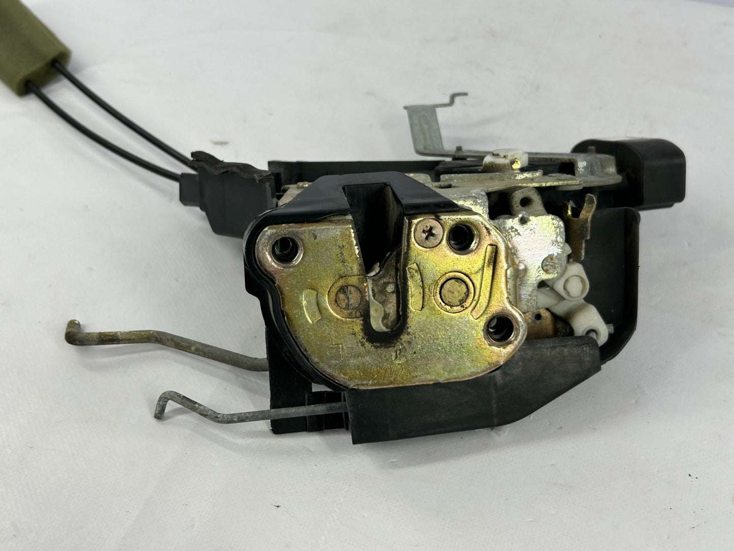 2001-2007 Toyota Sequoia Front Left Door Lock Latch Actuator OEM 69040-0C020