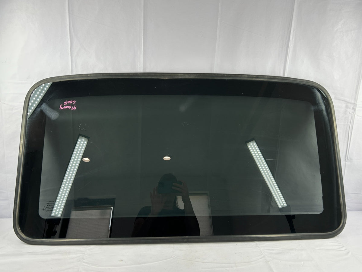 1997-2001 Toyota Camry Sunroof Sun Roof Moon Roof Sliding Glass OEM 63201-AA010