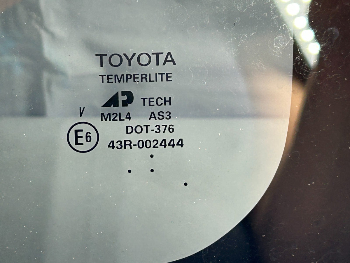 2002-2006 Toyota Camry Sun Roof Moon Roof Sliding Glass Panel OEM 63201-AA020