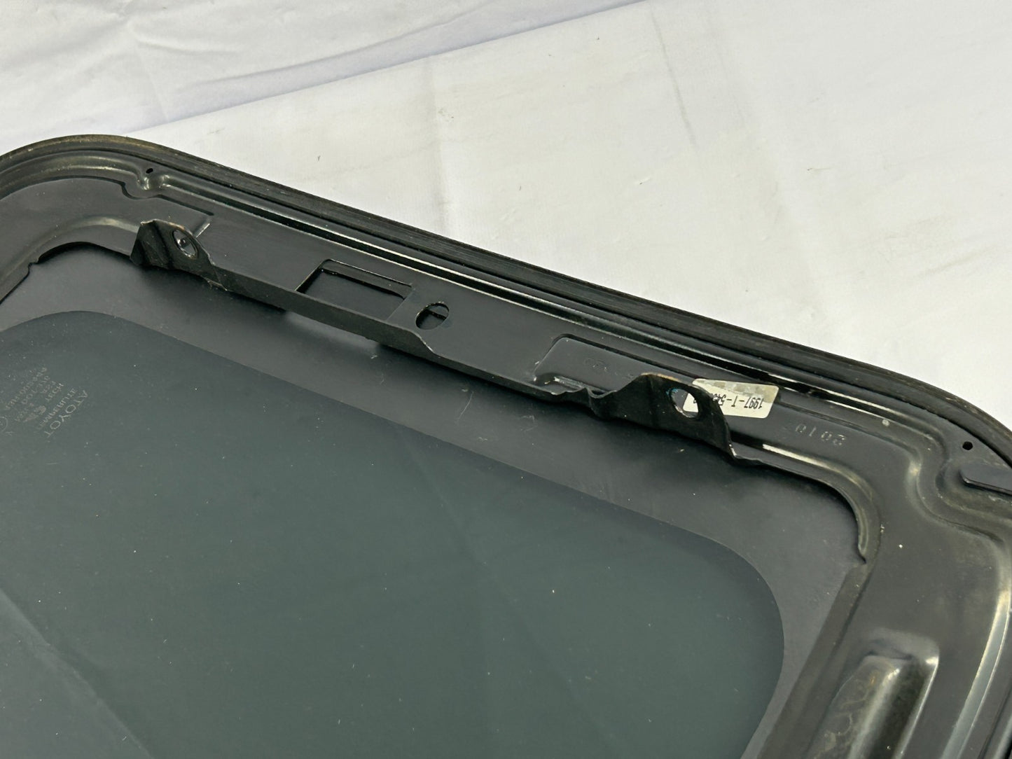 2002-2006 Toyota Camry Sun Roof Moon Roof Sliding Glass Panel OEM 63201-AA020