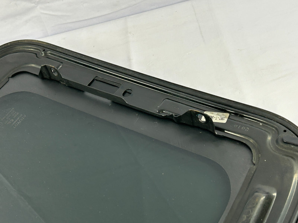 2002-2006 Toyota Camry Sun Roof Moon Roof Sliding Glass Panel OEM 63201-AA020