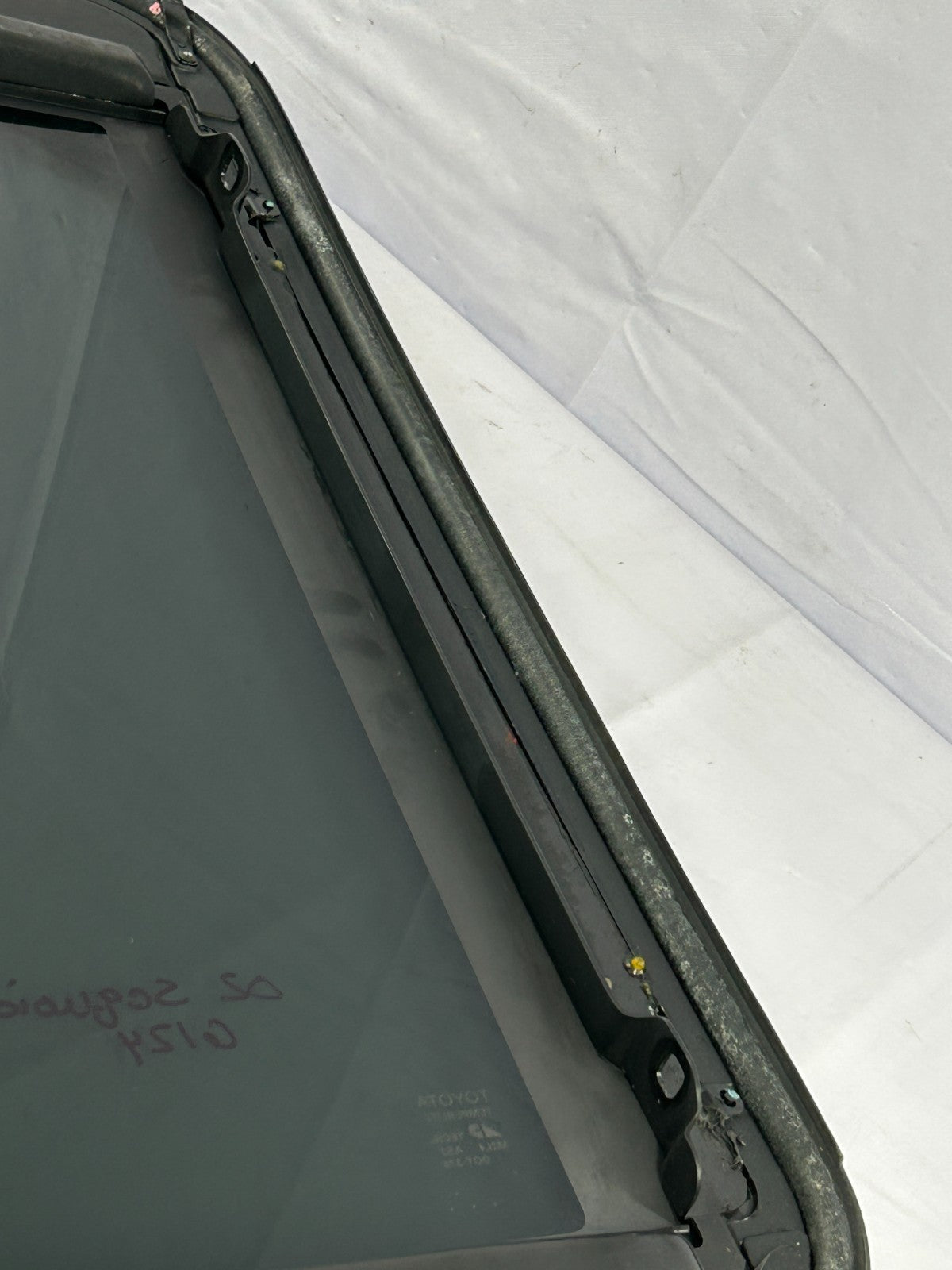 01-07 Toyota Sequoia Sunroof Sun Roof Moon Roof Sliding Glass OEM 63201-0C010