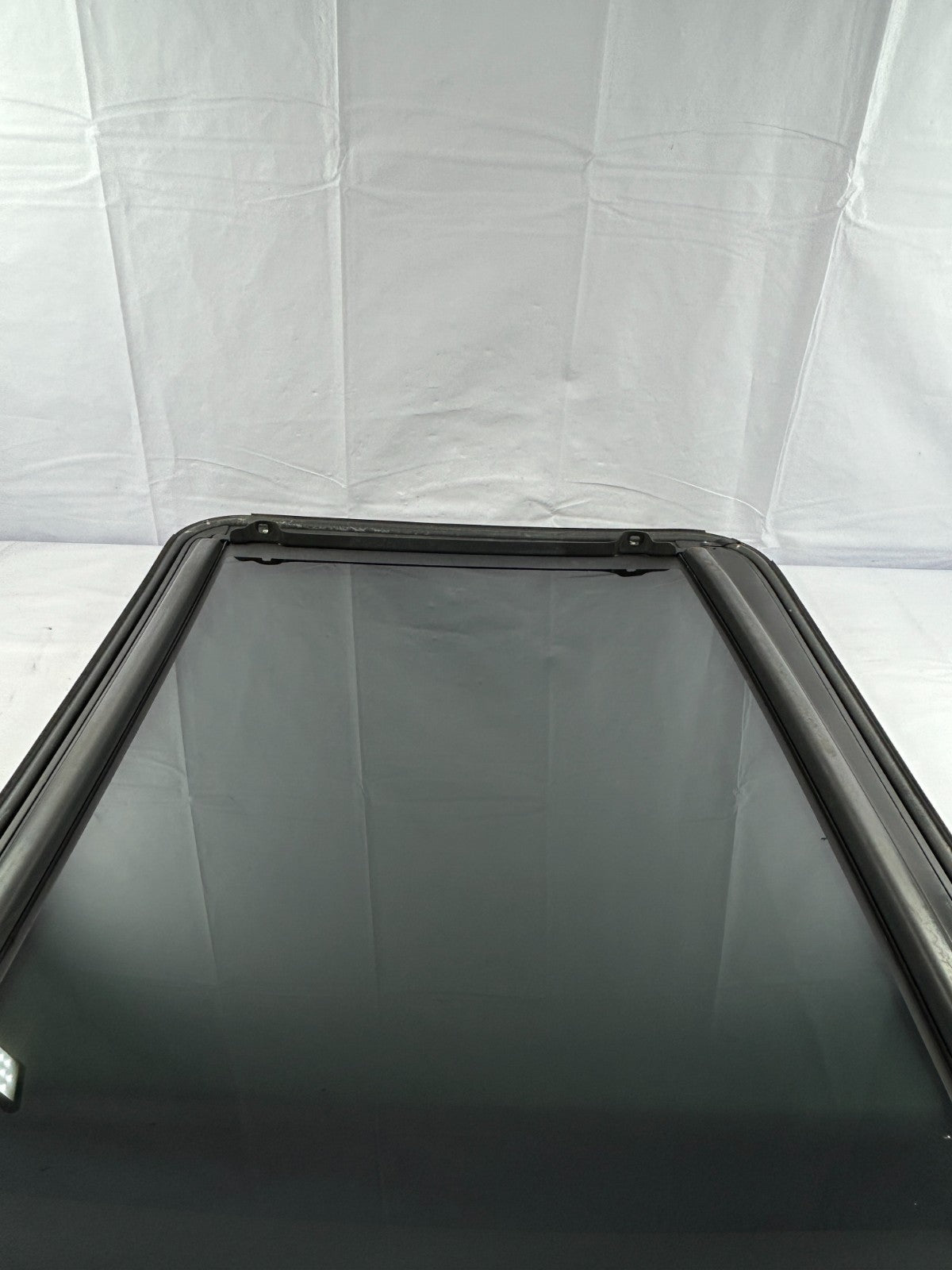 01-07 Toyota Sequoia Sunroof Sun Roof Moon Roof Sliding Glass OEM 63201-0C010