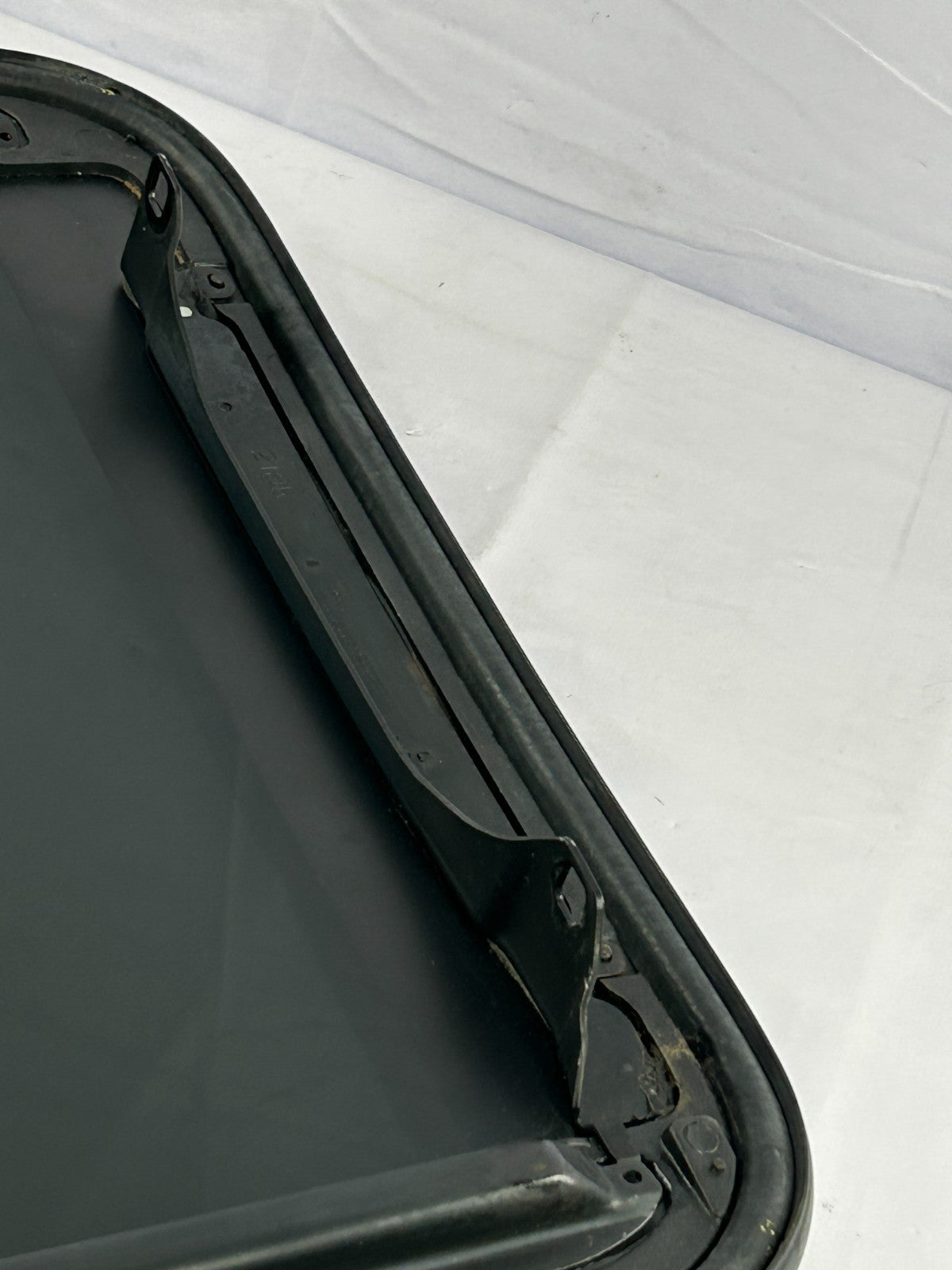 2003-2008 Toyota Matrix Sunroof Sun Roof Moon Roof Sliding Glass OEM 63201-01010