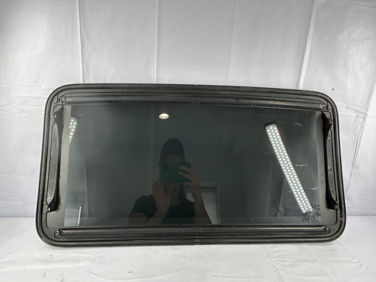 2003-2008 Toyota Matrix Sunroof Sun Roof Moon Roof Sliding Glass OEM 63201-01010