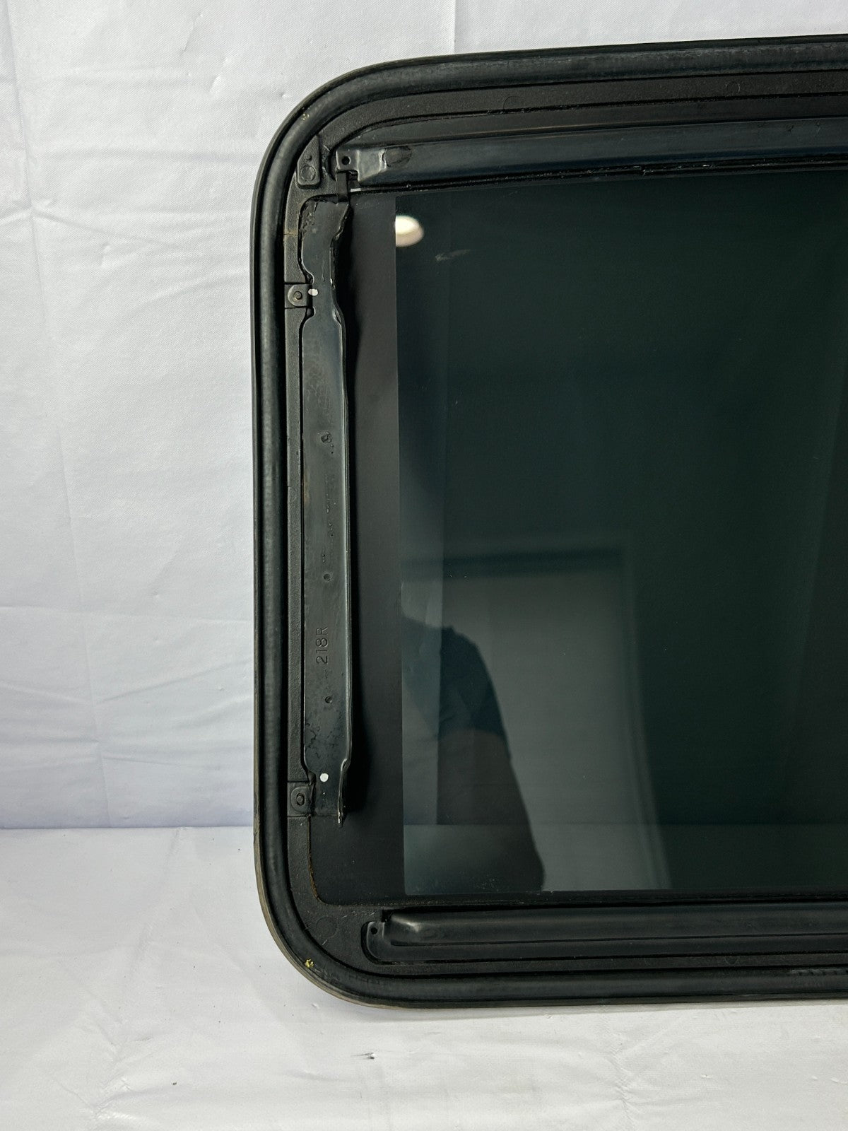 2003-2008 Toyota Matrix Sunroof Sun Roof Moon Roof Sliding Glass OEM 63201-01010