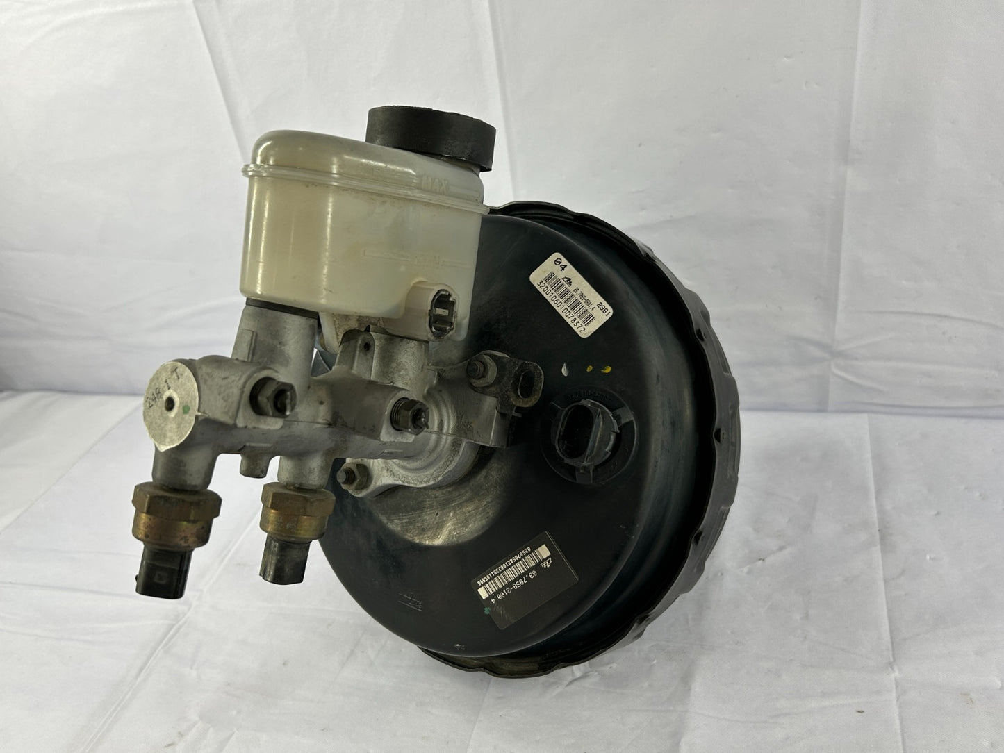 2001-2003 Toyota Sequoia Power Brake Booster Master Cylinder OEM 44610-0C030