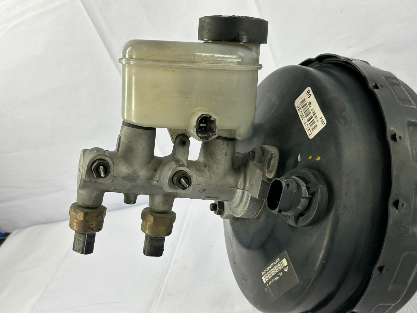2001-2003 Toyota Sequoia Power Brake Booster Master Cylinder OEM 44610-0C030